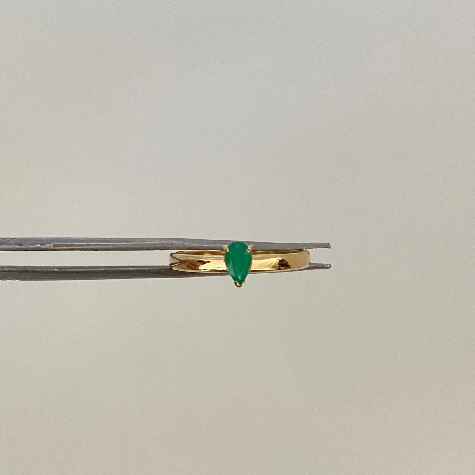 Anillo  (joya) gota esmeralda Oro amarillo 18k / Talla 8 / 2,4 Gr