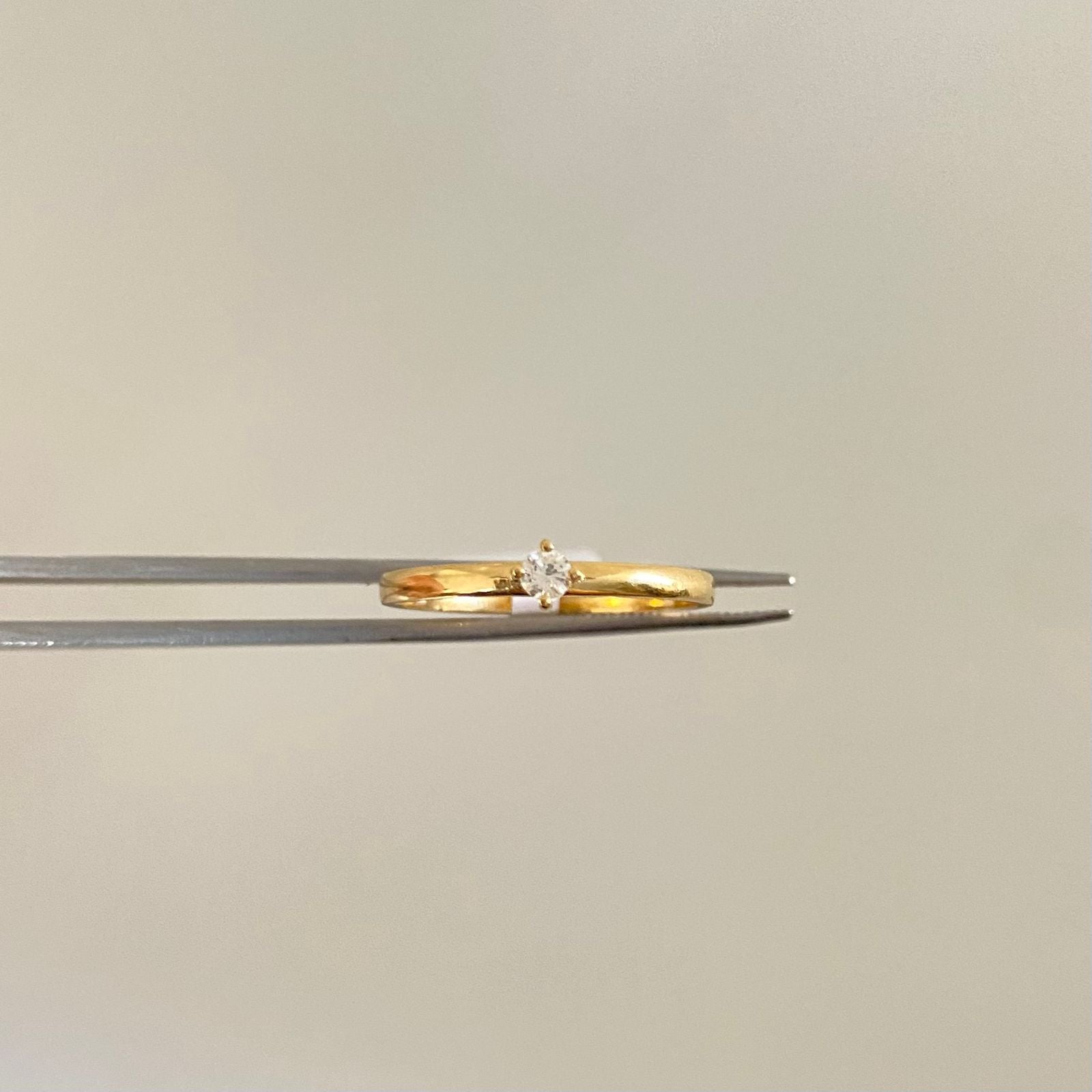 Anillo solitario diamante central Oro amarillo 18k / Talla 6 34 / 1,7 Gr