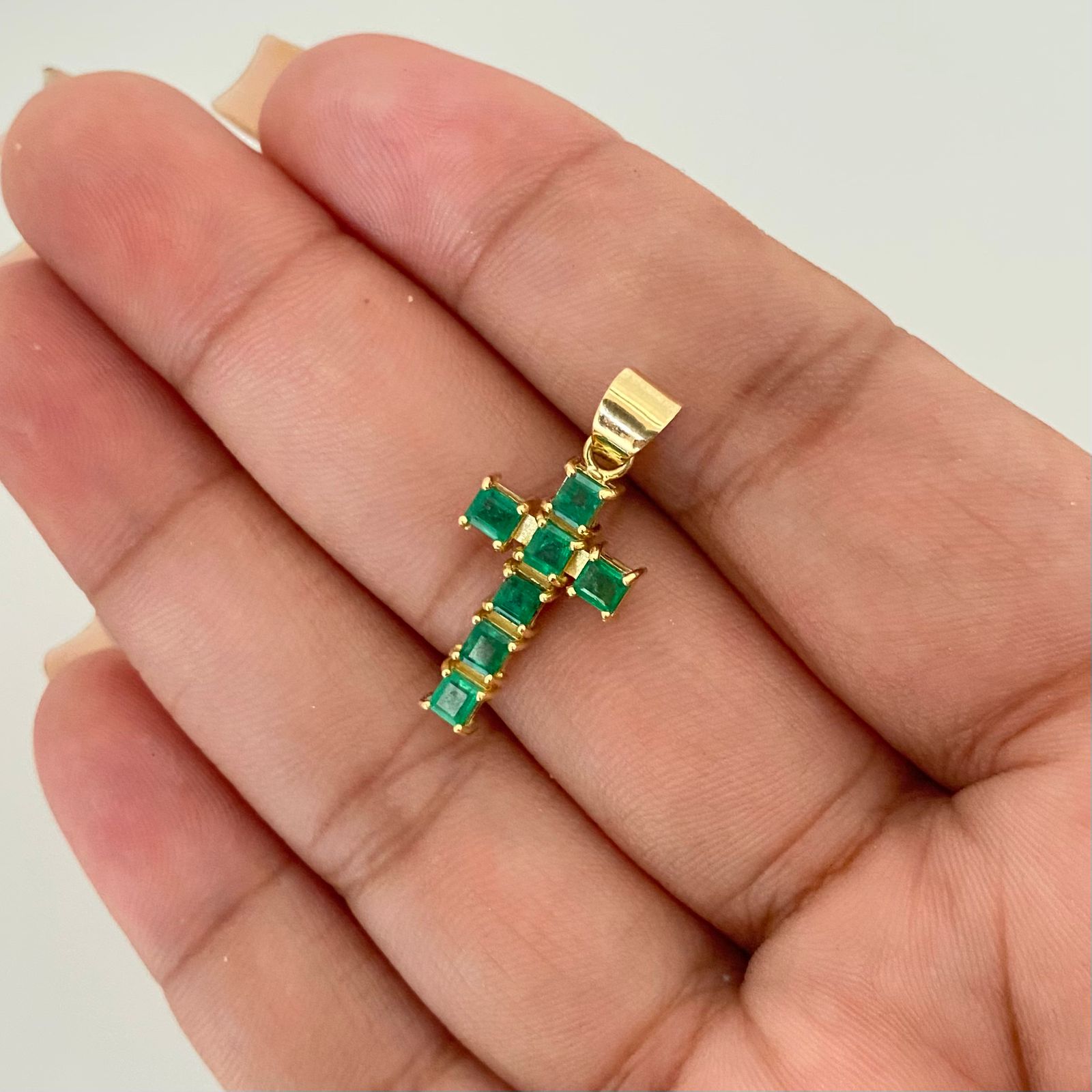 Dije cruz esmeraldas Oro amarillo 18k 1,75 Gr / 2,8 Cm