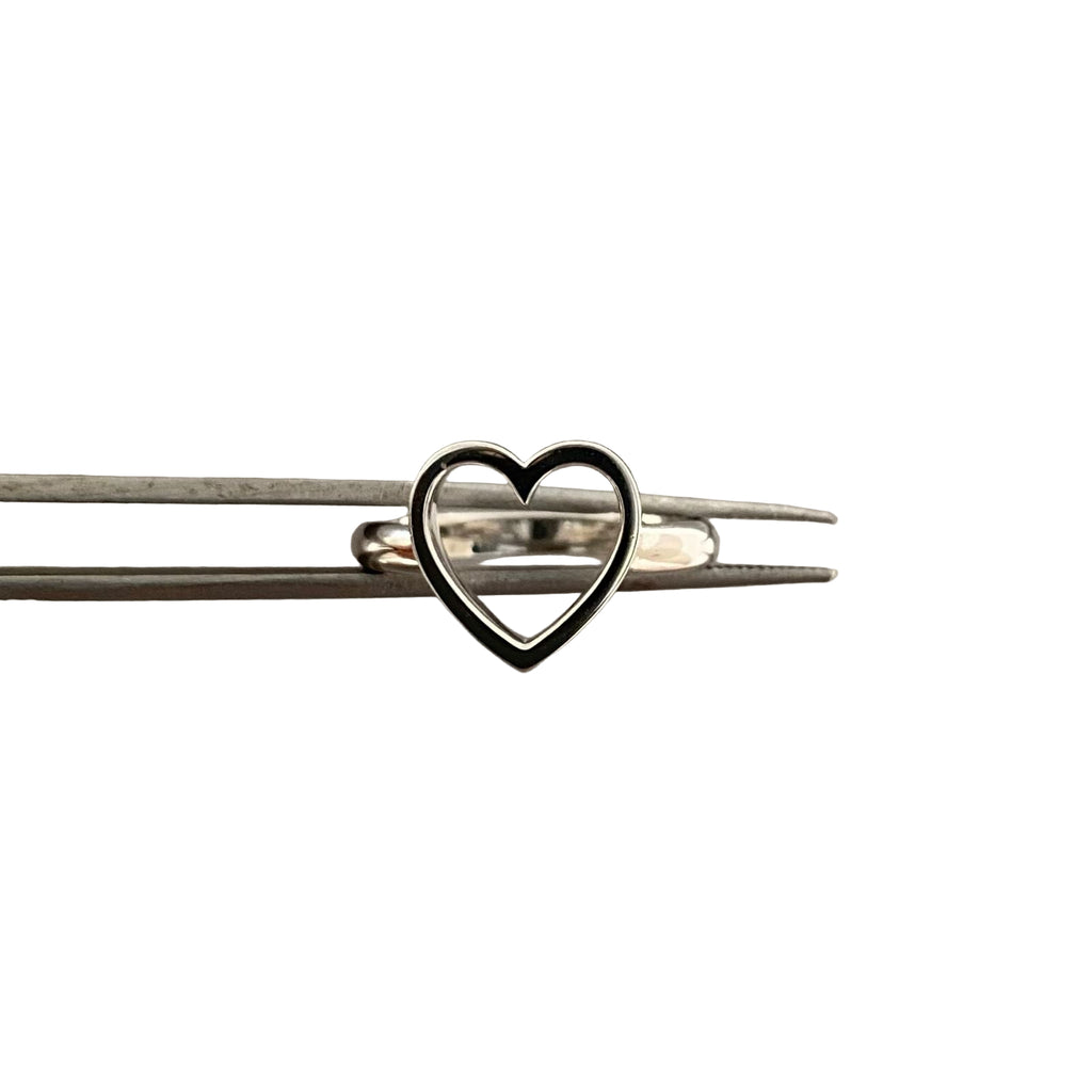 Anillo silueta corazon (POR FABRICACION) Oro blanco 18k / Talla 5 / 5,25 Gr