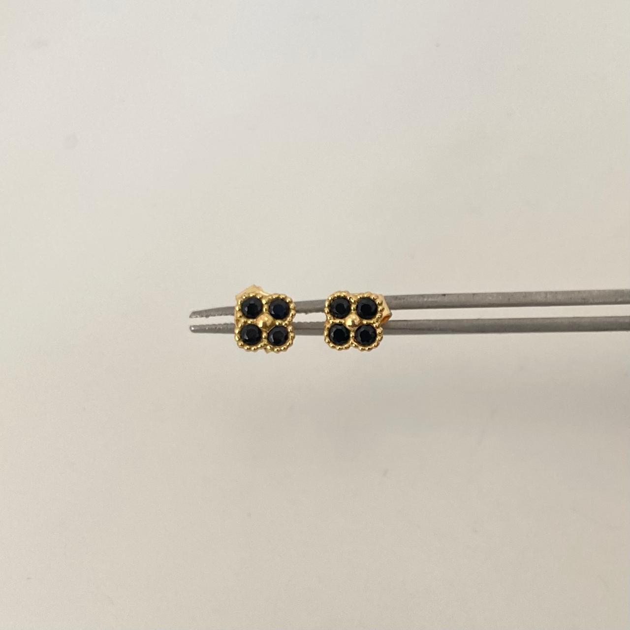 Topos trebol circones negros Oro amarillo 18k 1,35 Gr / 5,5 mm