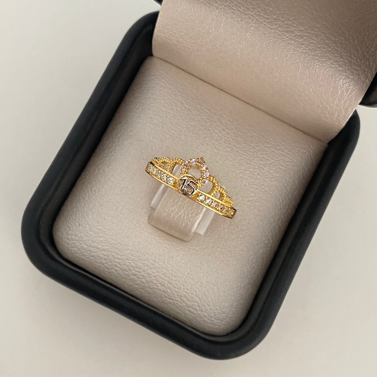 Anillo 15 tiara circones rosa y blancos Oro amarillo 18k / Talla 6 3/4 / 2,0 Gr