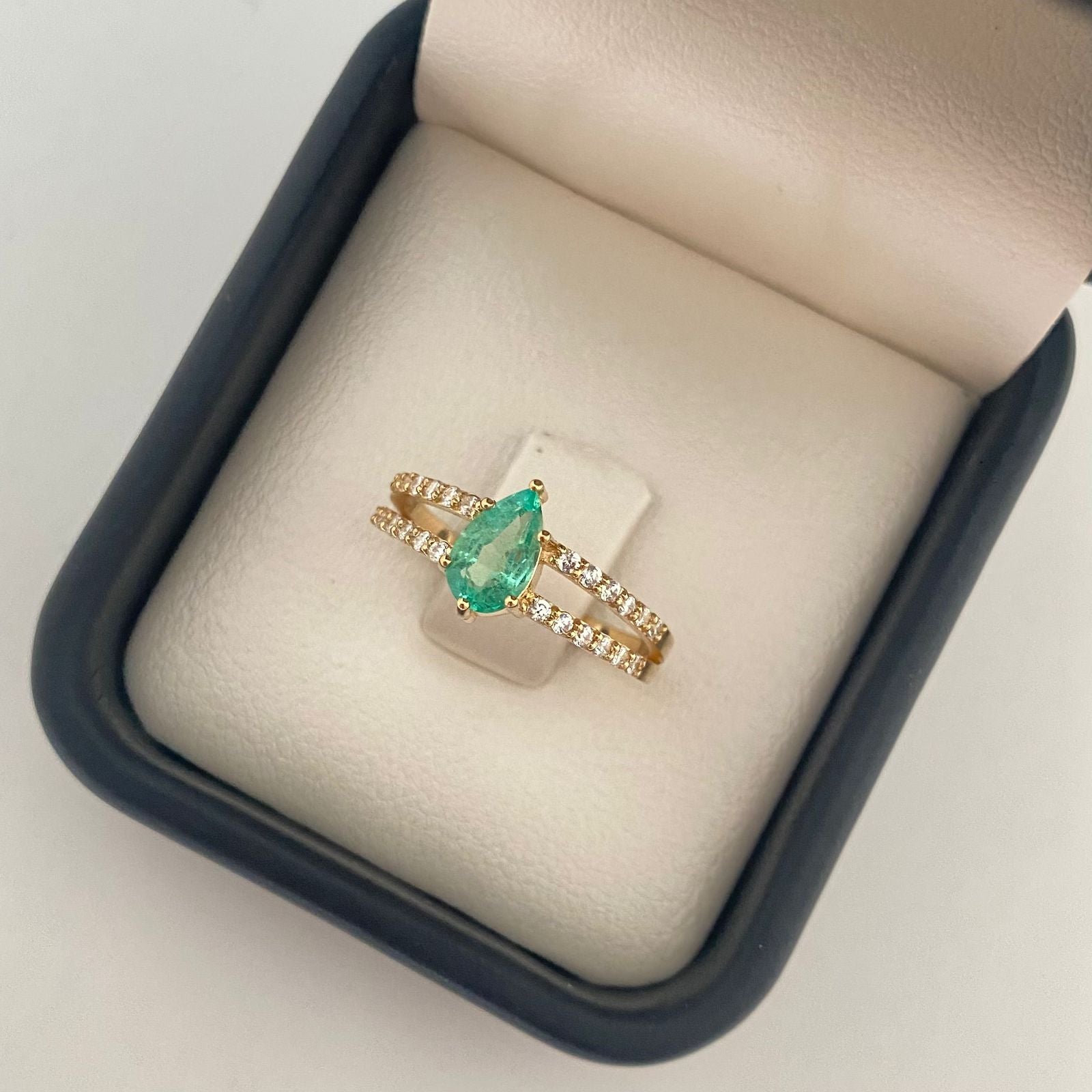 Anillo doble linea casting esmeralda gota (POR FABRICACIÓN) Oro amarillo 18k / Talla 7 / 2,50 Gr