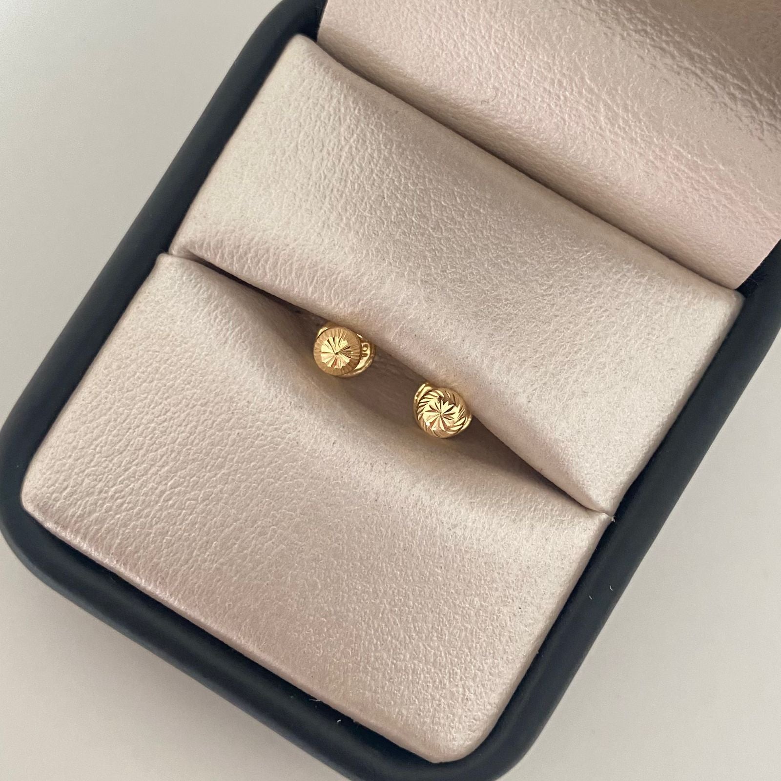 Topos bola diamantada Oro amarillo 18k 0,55 Gr / 4,0 mm