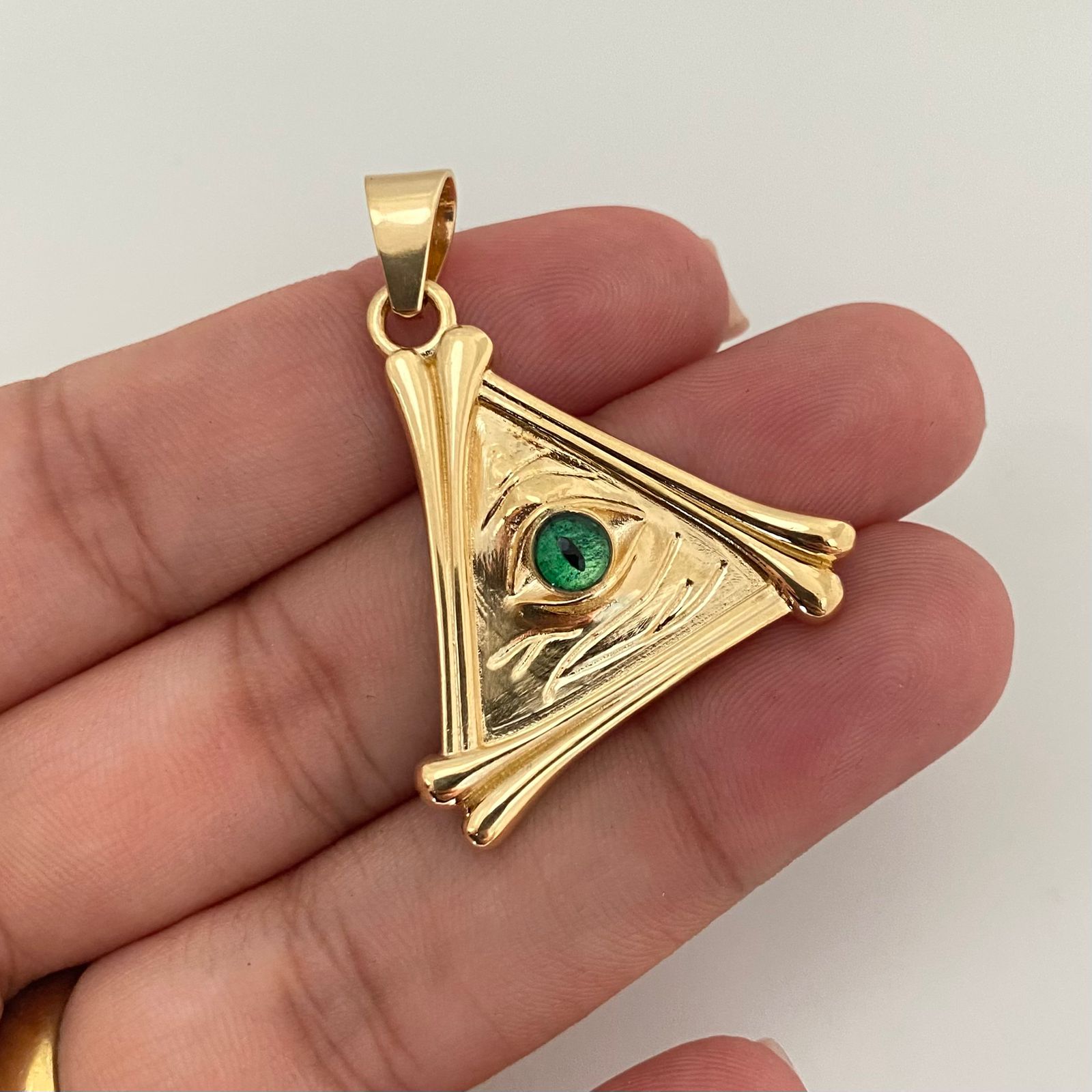 Dije triangulo ojo (POR FABRICACIÓN) Oro amarillo 18k 14,95 Gr / 4,0 Cm
