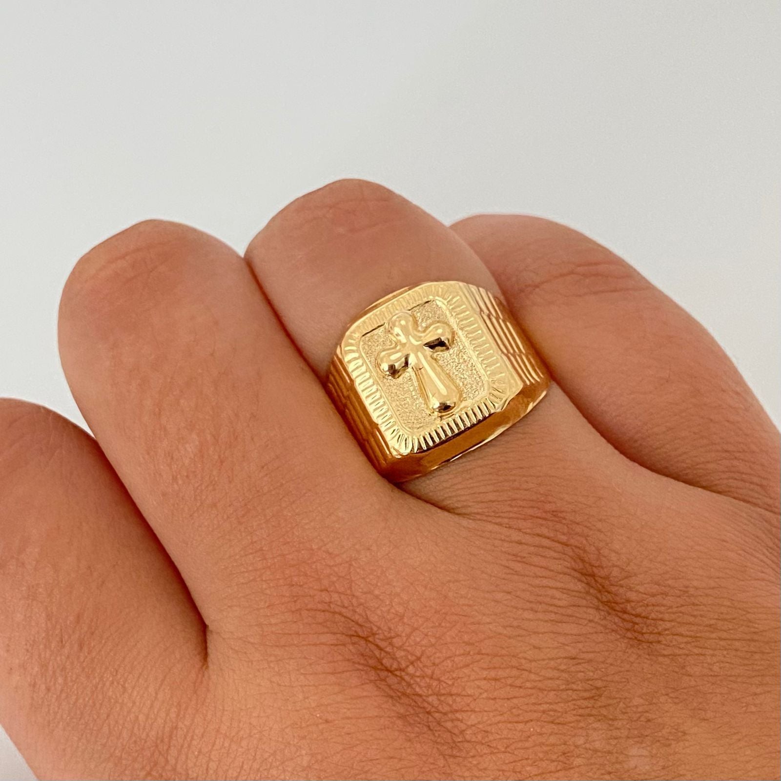 Anillo troquelado cruz Oro amarillo 18k / Talla 9 / 3,5 Gr