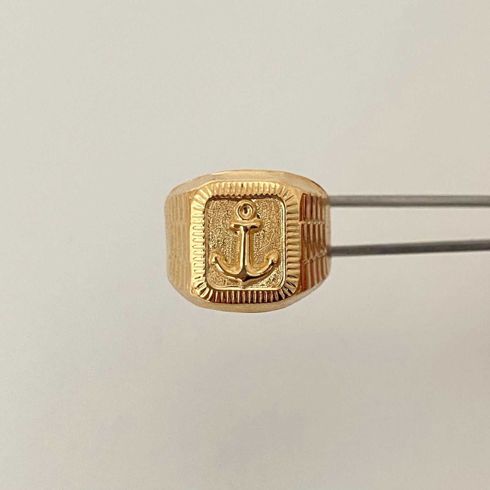 Anillo troquelado ancla Oro amarillo 18k / Talla 11 / 3,7 Gr