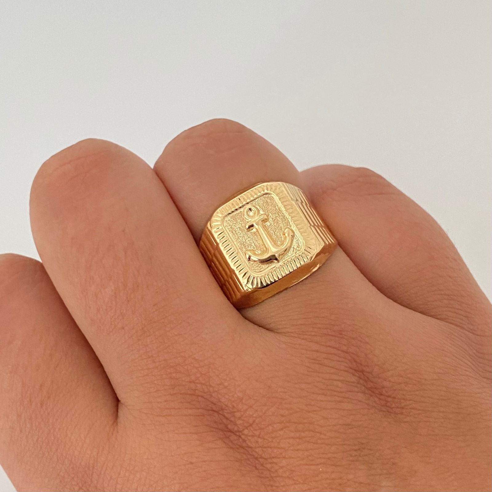Anillo troquelado ancla Oro amarillo 18k / Talla 9 3/4 / 3,7 Gr