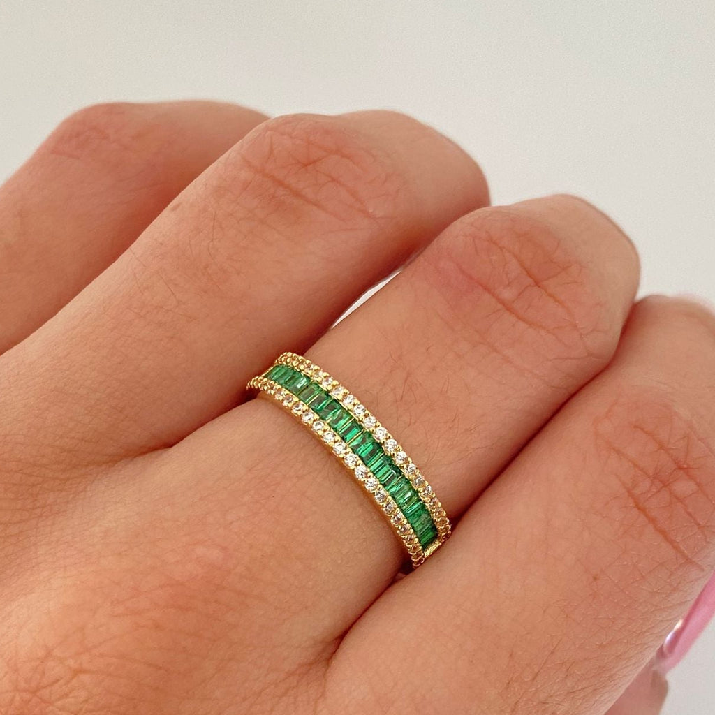 Anillo casting verde borde blanco Oro amarillo 18k / Talla 7 3/4 / 3,35 Gr