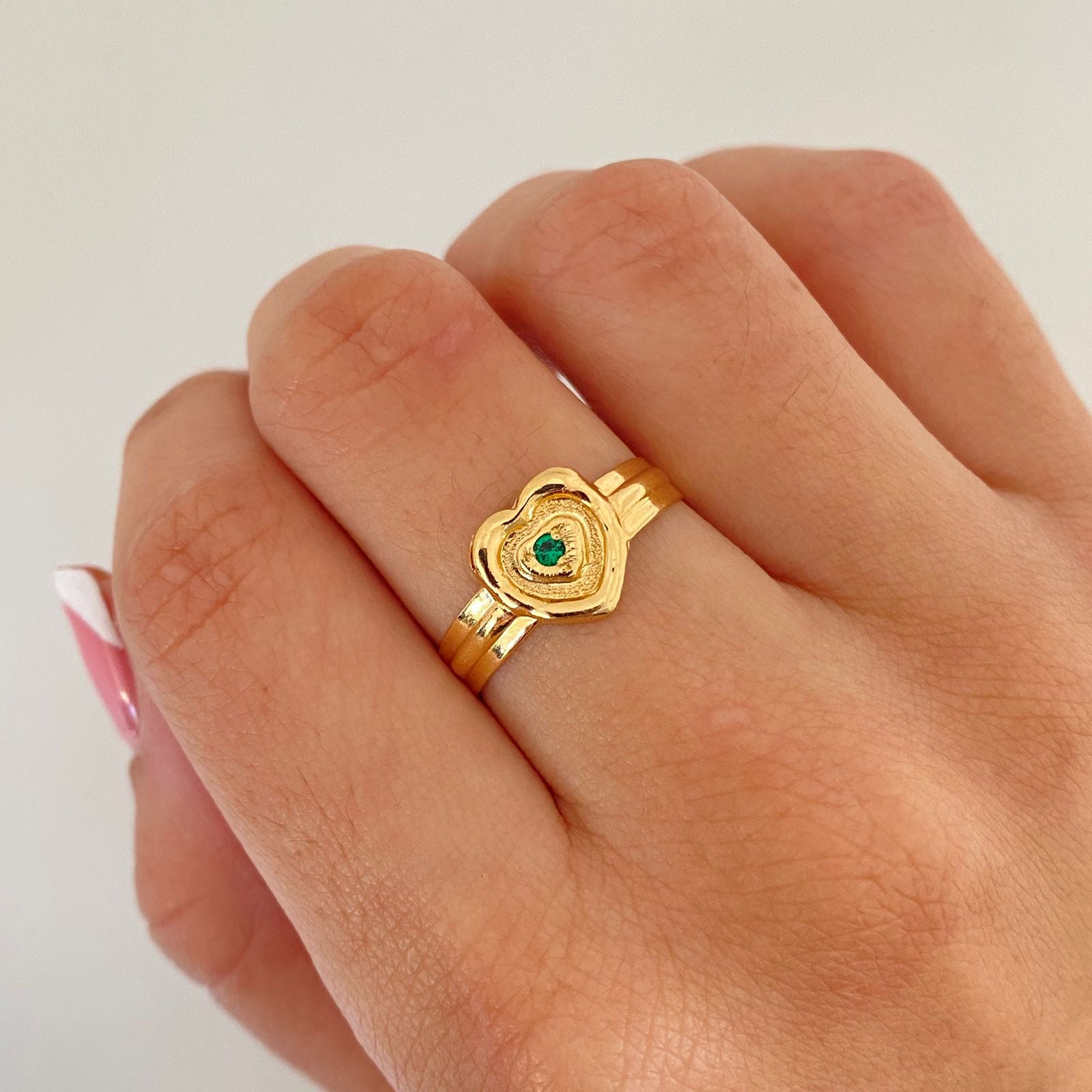 Anillo corazon circon verde Oro amarillo 18k / Talla 9 / 1,70 Gr