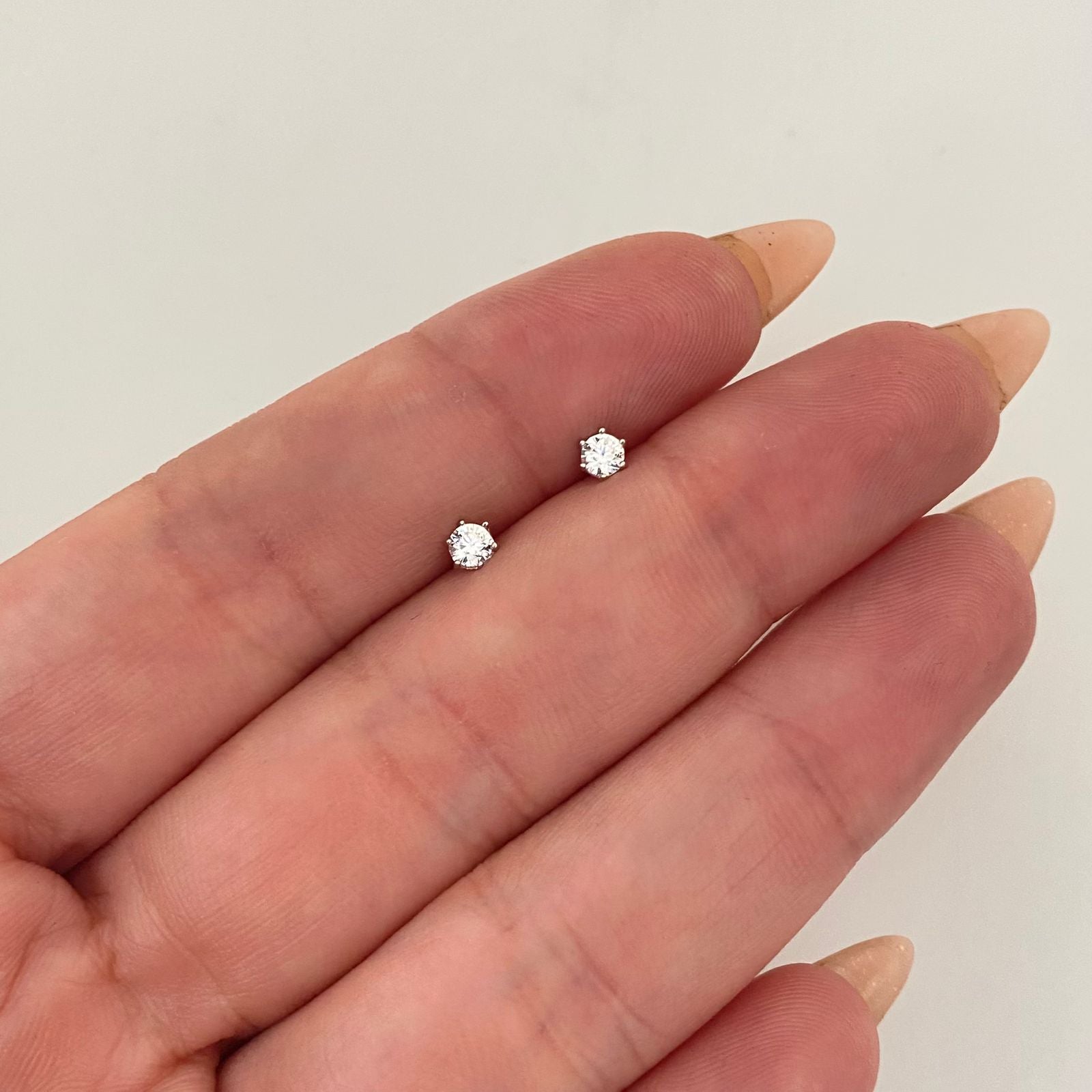 Topos circon (Joya) Oro blanco 18k 0,55 Gr / 3 mm