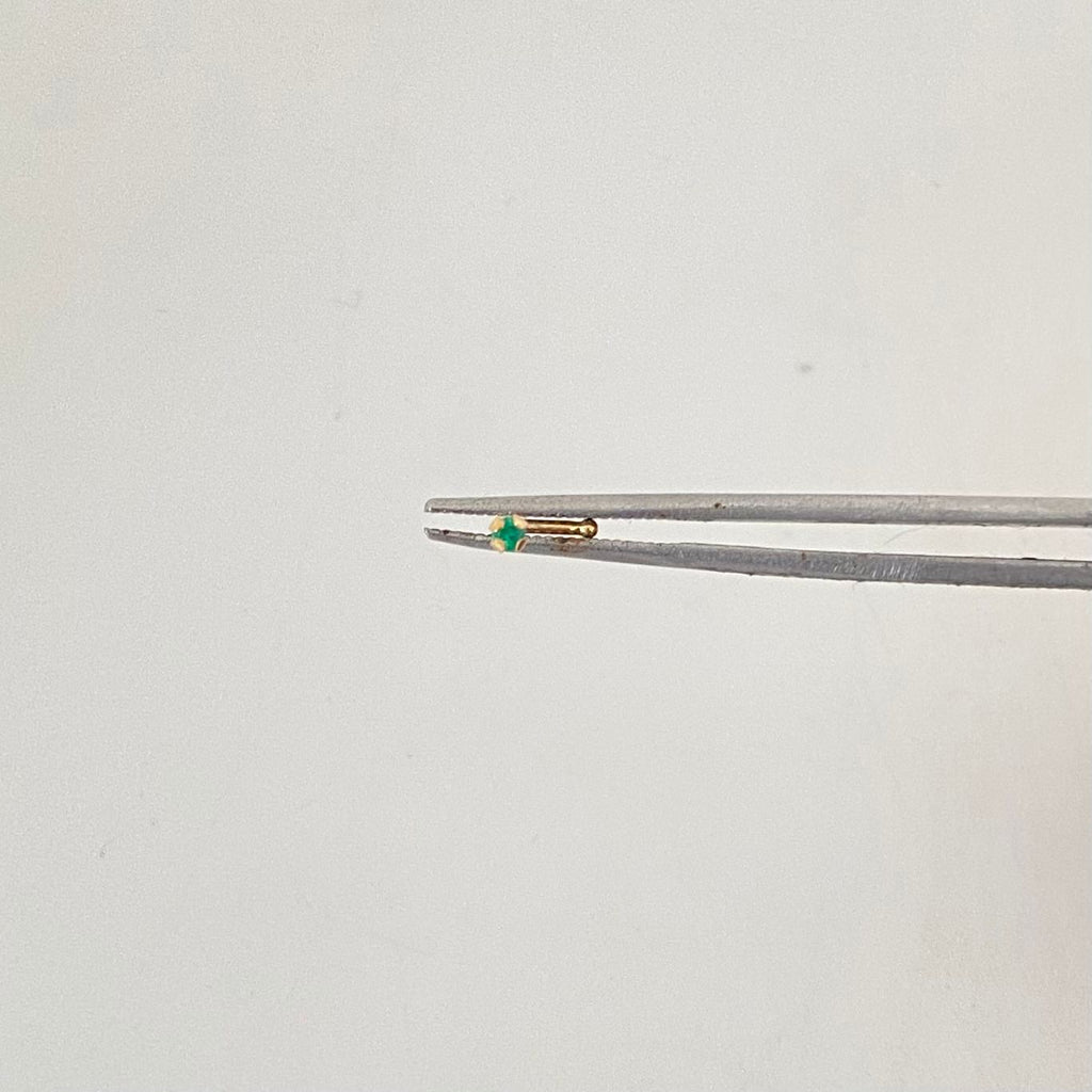 Piercing esmeralda  Oro amarillo 18k 0,15 Gr / 2,5 mm