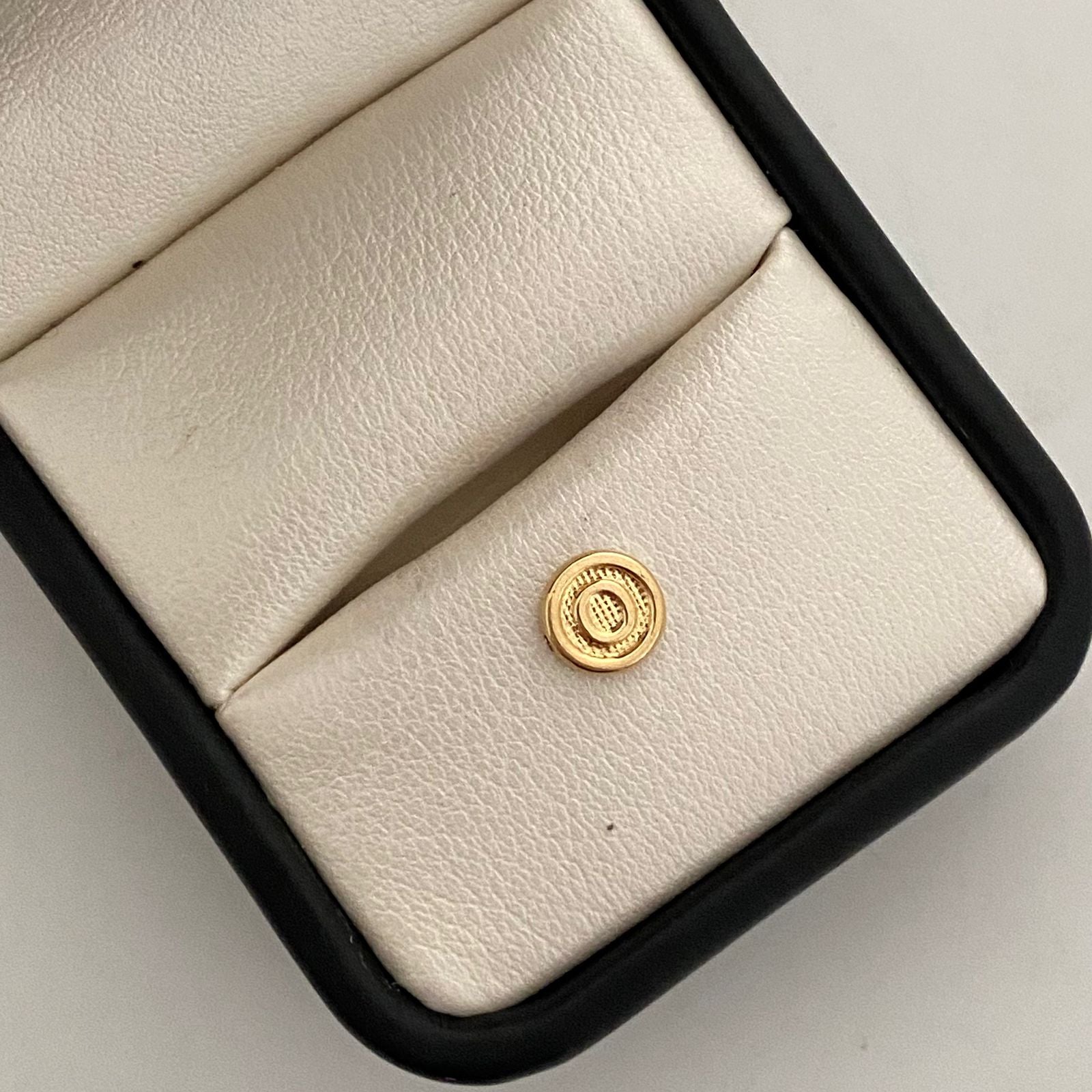 herraje letra o oro amarillo 18k 0,20 gr / 0,5 cm