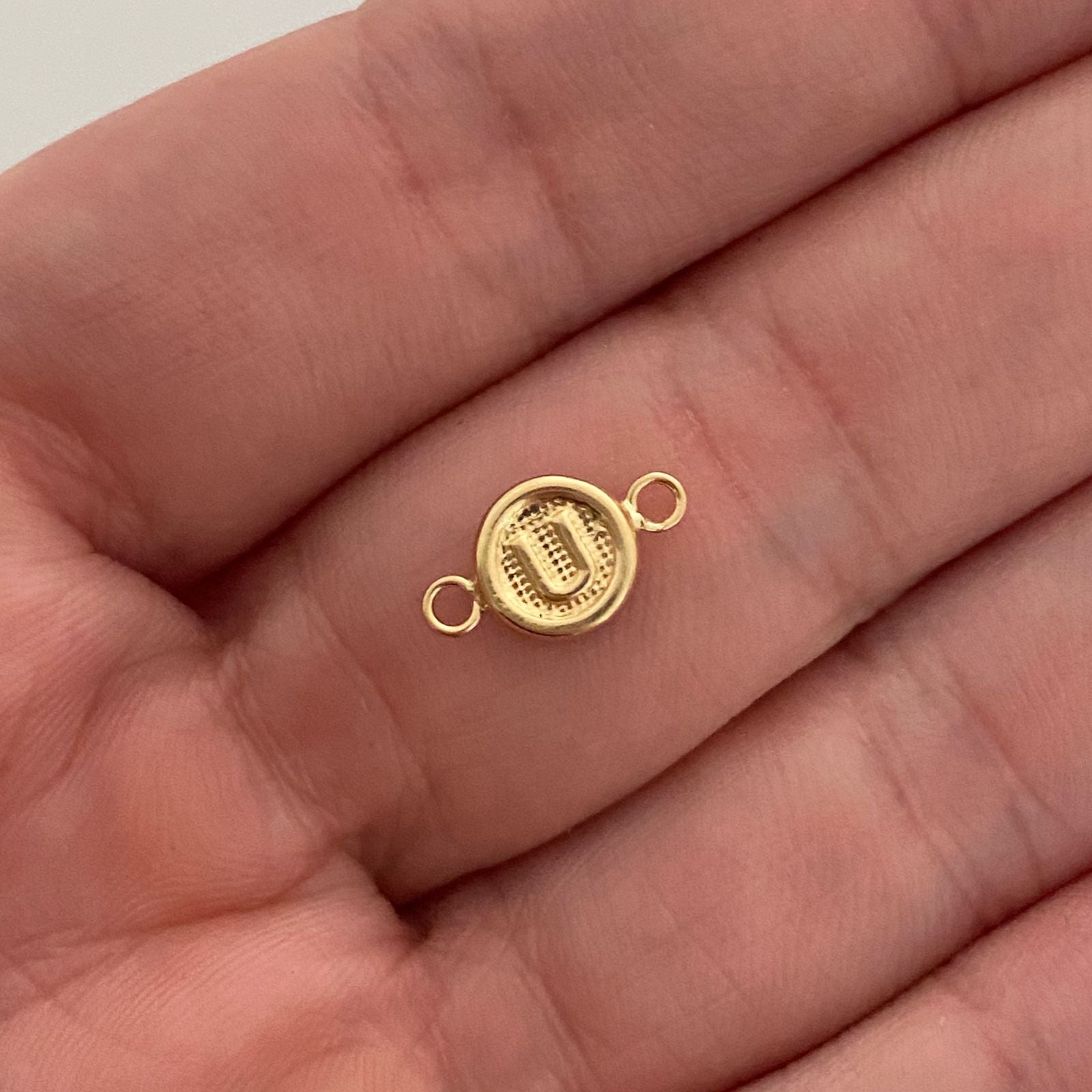 herraje letra u oro amarillo 18k 0,25 gr / 1 cm