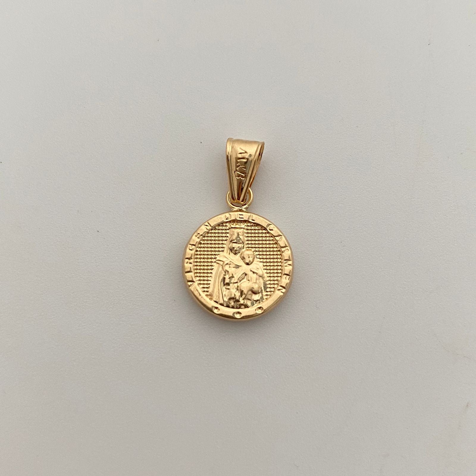 Dije Virgen Del Carmen redonda Oro amarillo 18k 0,85 Gr / 12,3 mm / 2 Cm