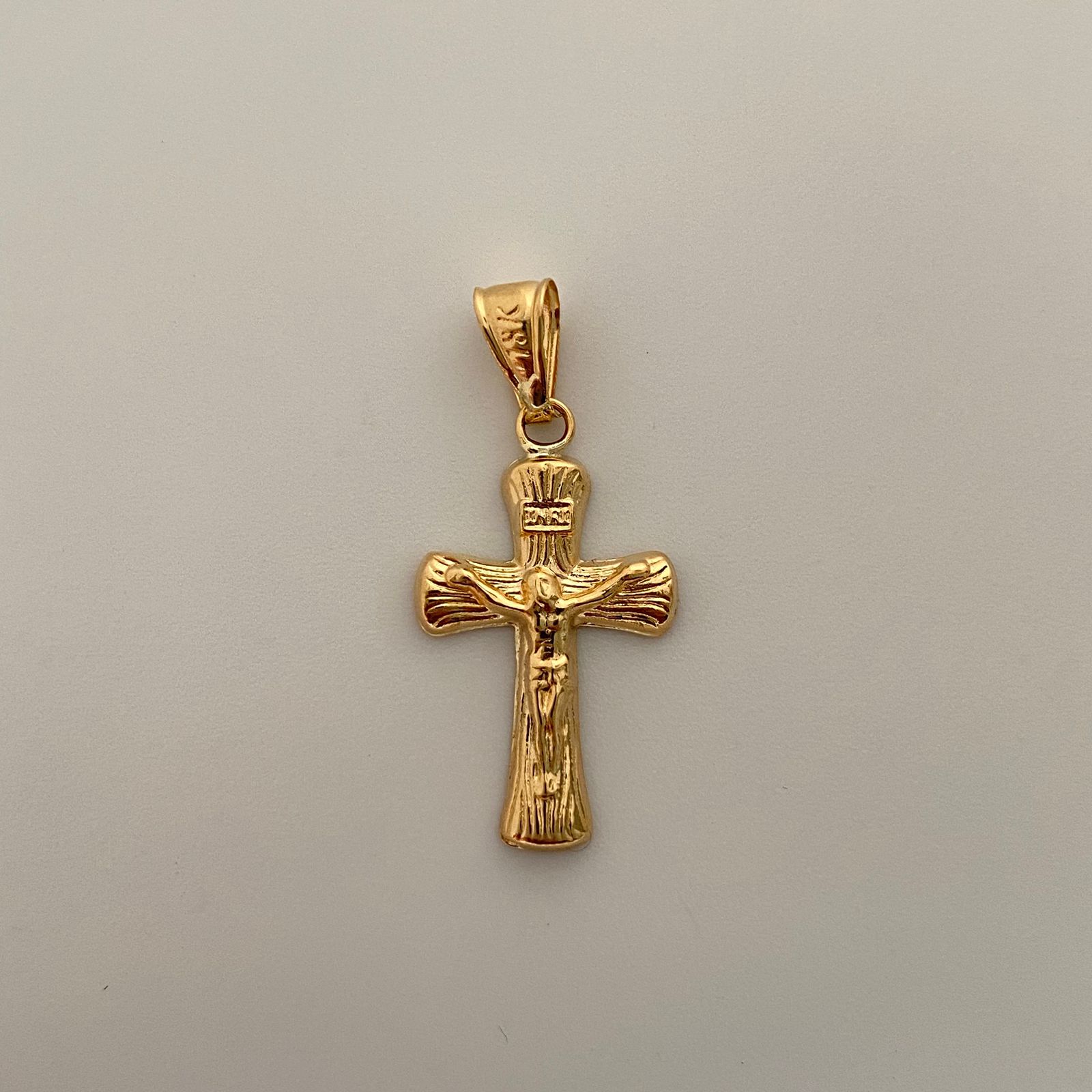 Dije Cruz Cristo Oro amarillo 18k 0,8 Gr / 13,3 mm / 3 Cm