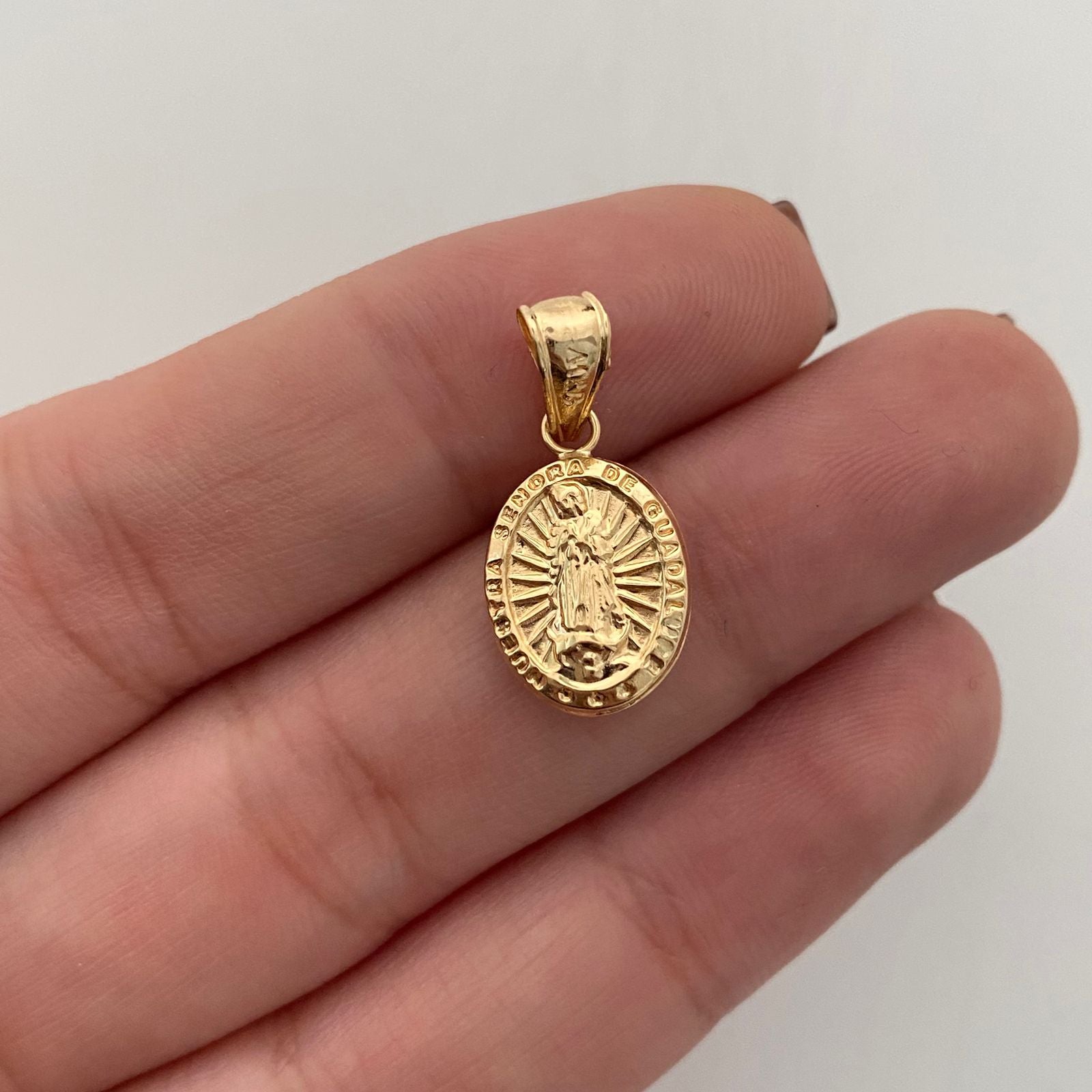 Dije Virgen De guadalupe Oro amarillo 18k 0,95 Gr / 10,4 mm / 2 Cm
