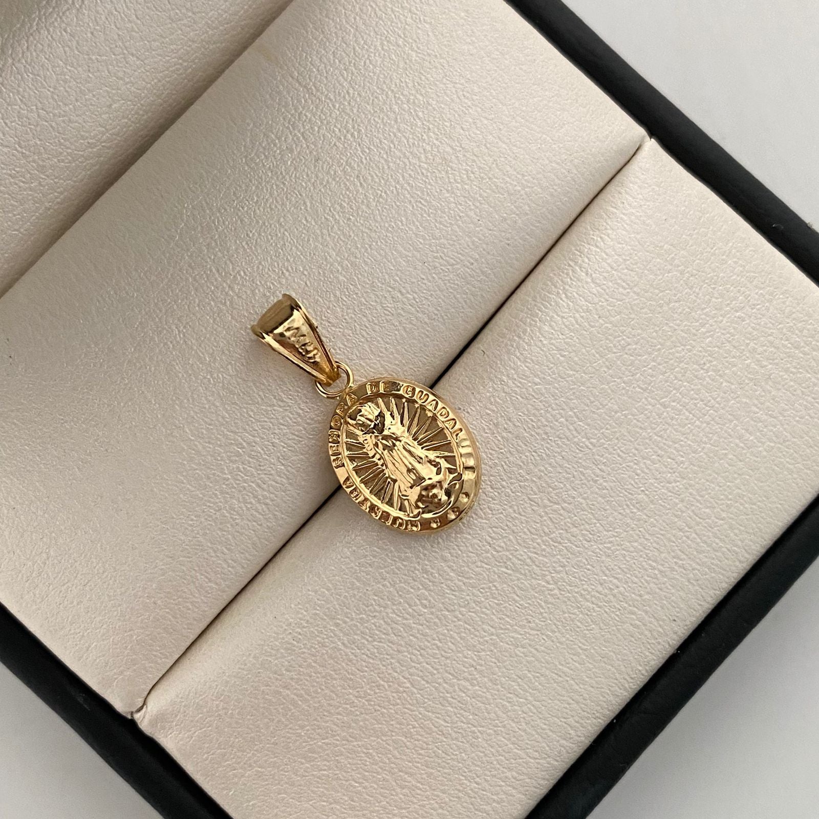 Dije Virgen De guadalupe Oro amarillo 18k 0,95 Gr / 10,4 mm / 2 Cm