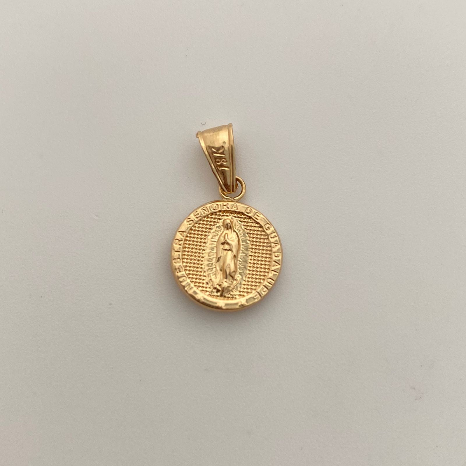 Dije Virgen de Guadalupe redonda Oro amarillo 18k 0,85 Gr / 12,3 mm / 2 Cm