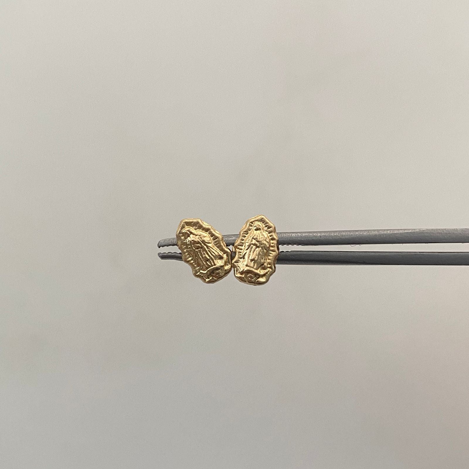 Topos Virgen de Guadalupe silueta Oro amarillo 18k 0,6 Gr / 5,4 mm