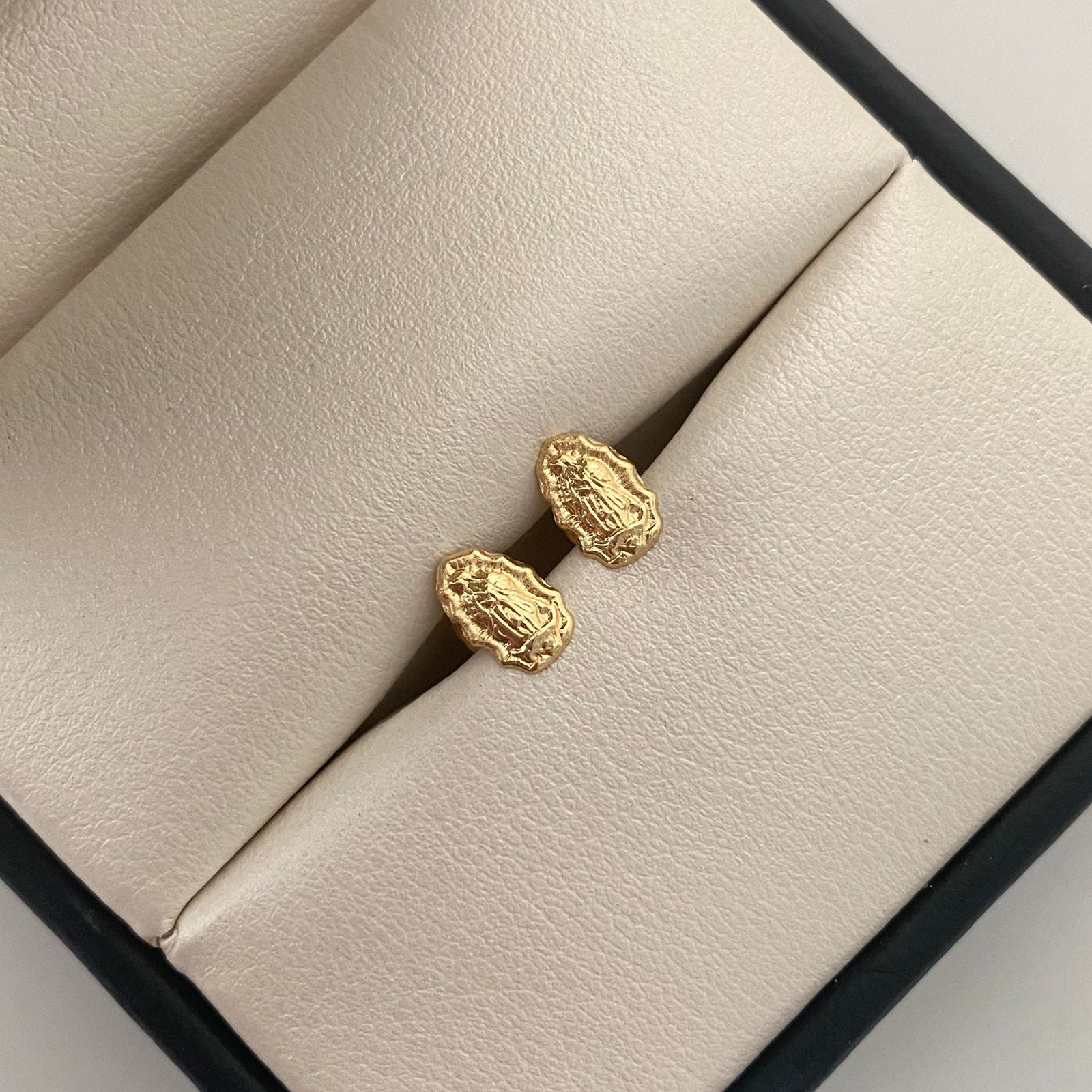 Topos Virgen de Guadalupe silueta Oro amarillo 18k 0,6 Gr / 5,4 mm