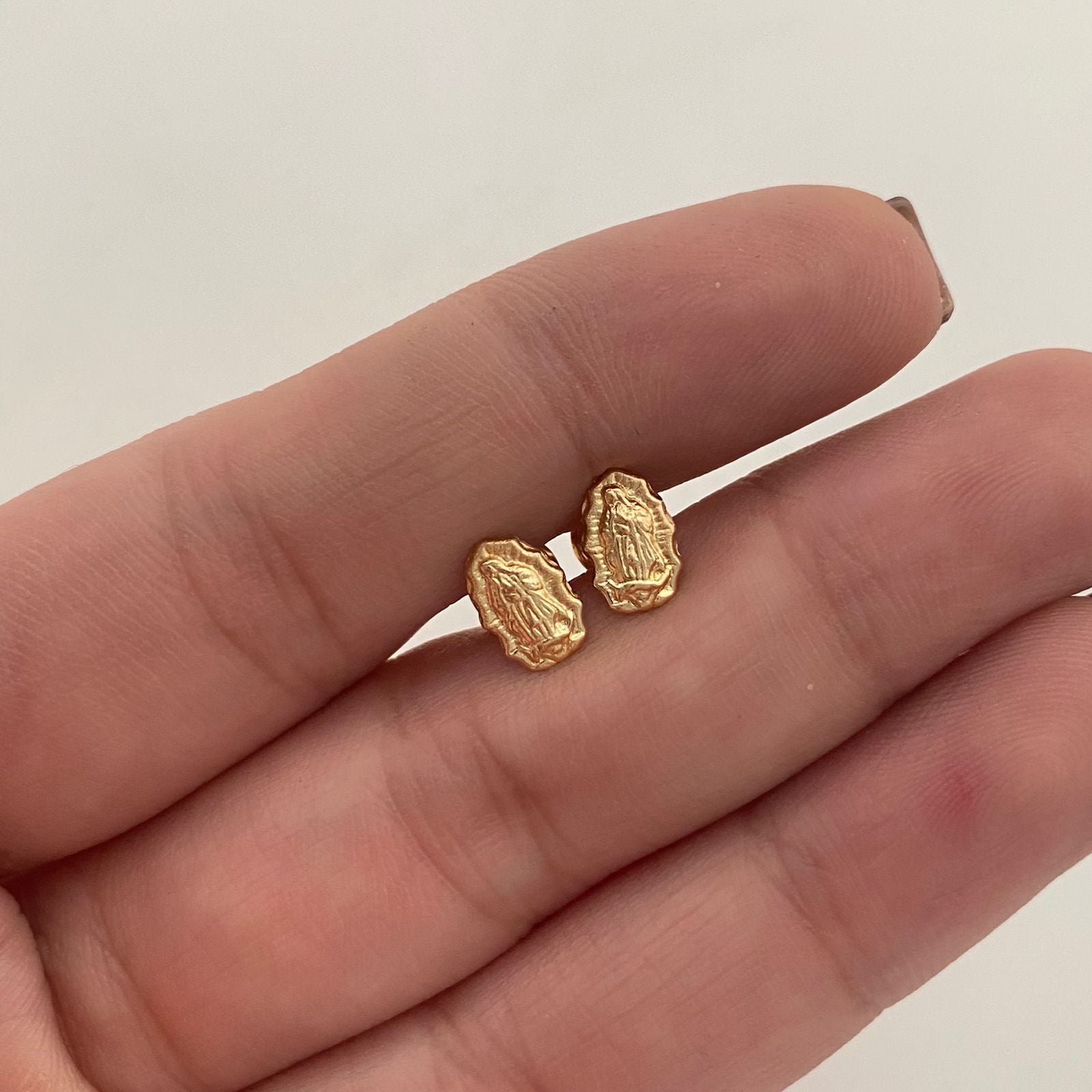 Topos Virgen de Guadalupe silueta Oro amarillo 18k 0,6 Gr / 5,4 mm