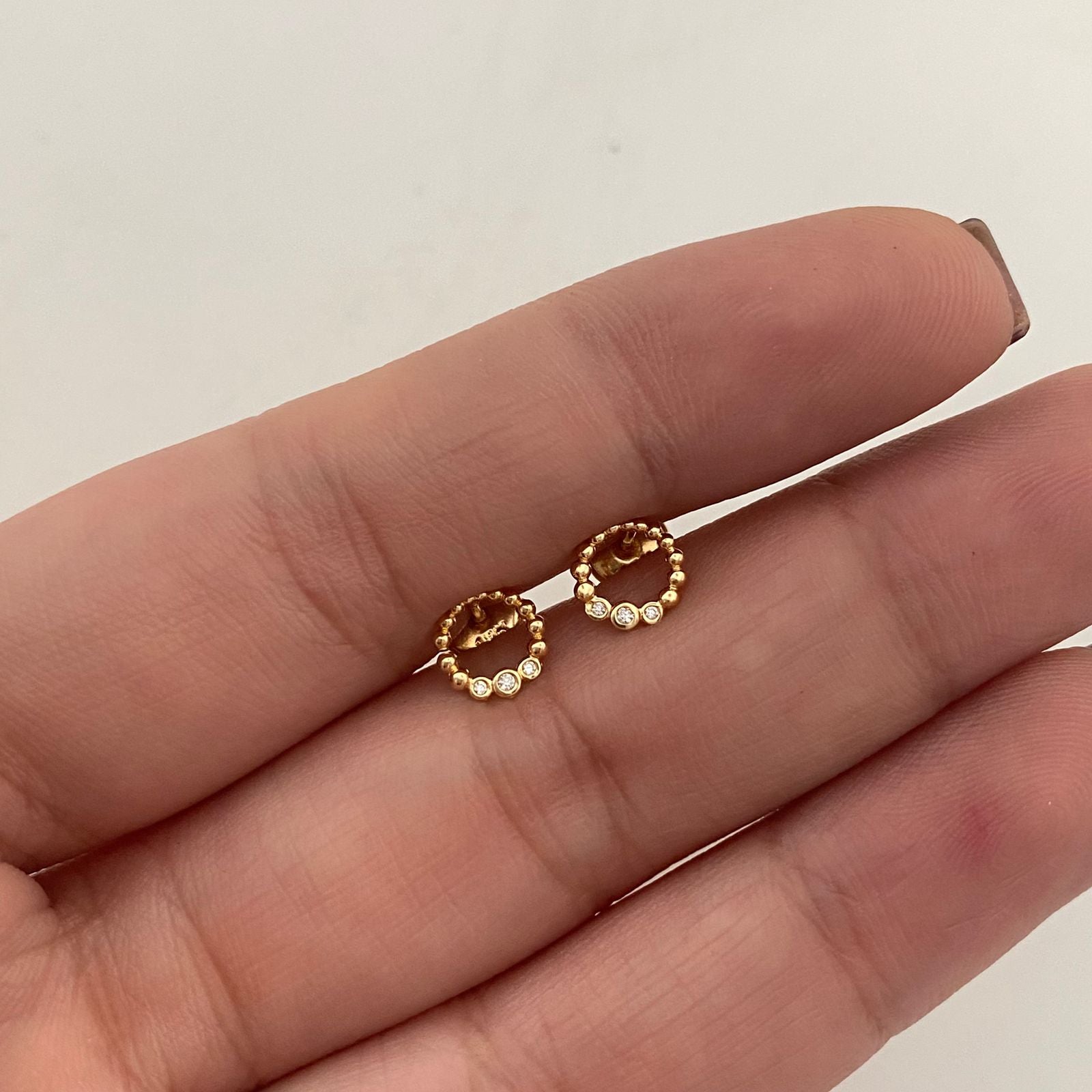 Topos Aro tres Circones Oro amarillo 18k 0,7 Gr / 6,9 mm