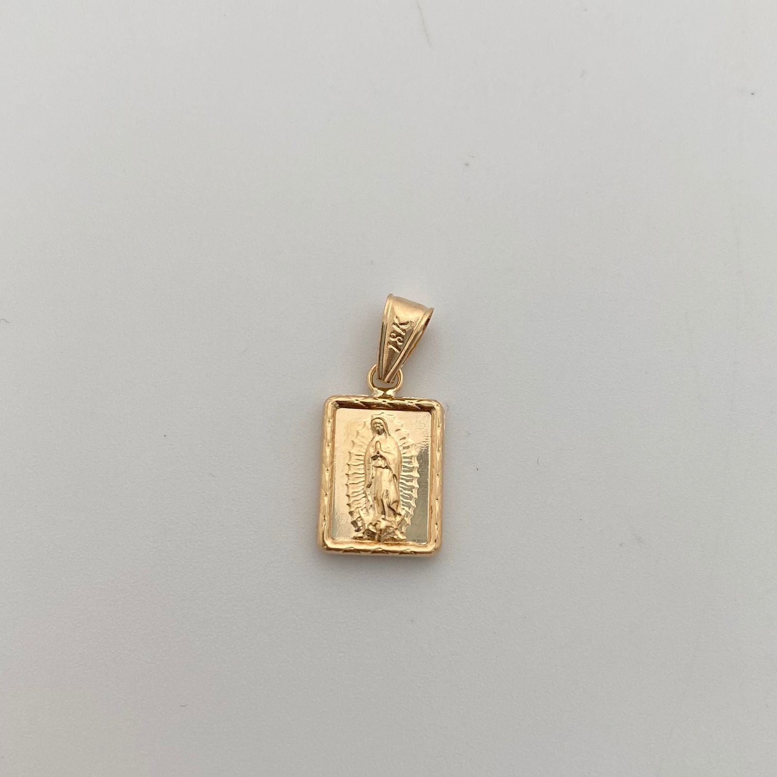 Dije Placa Virgen de Guadalupe Oro amarillo 18k 0,95 Gr / 10,3 mm / 2,1 Cm