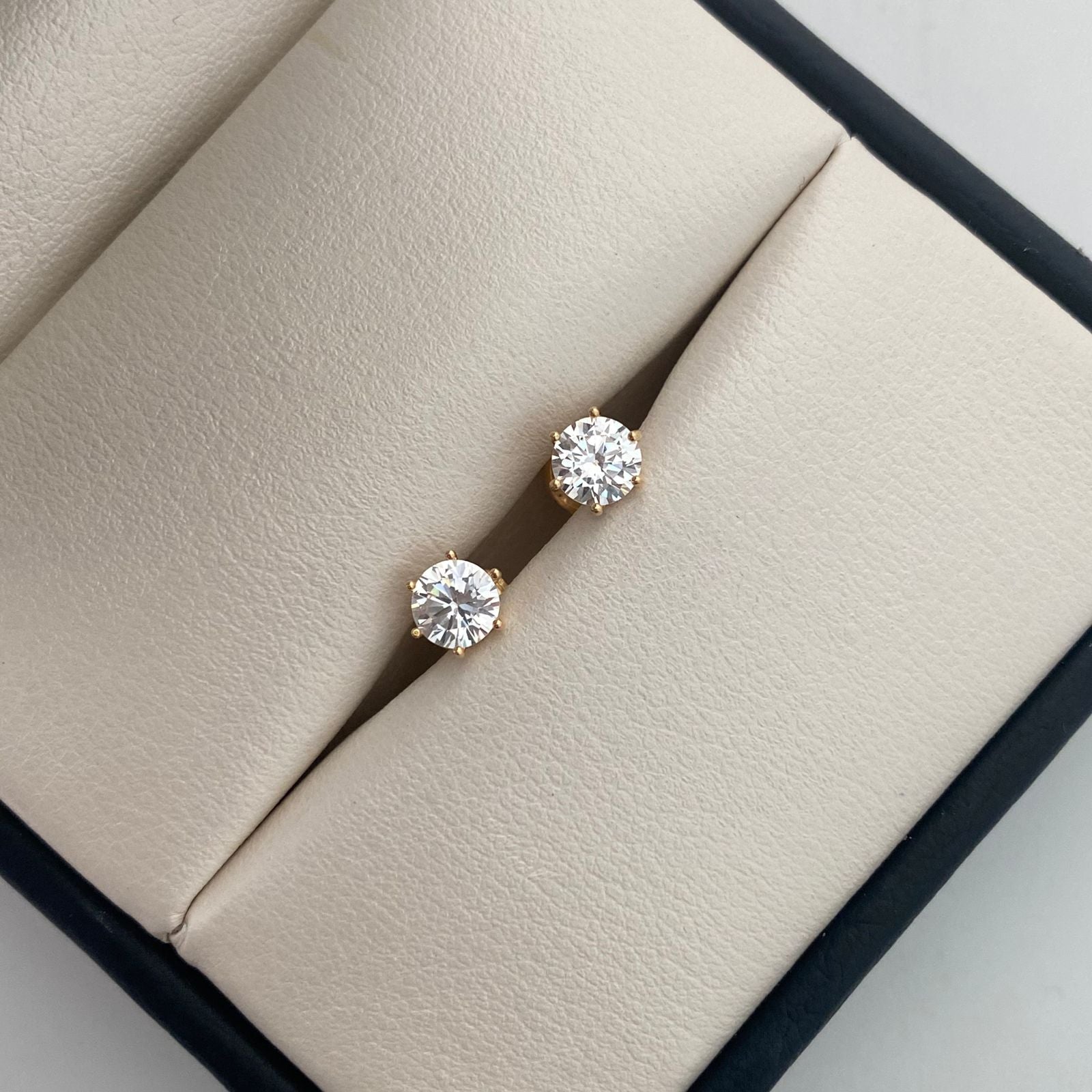 Topos Circones Oro amarillo 18k 0,95 Gr / 5,3 mm