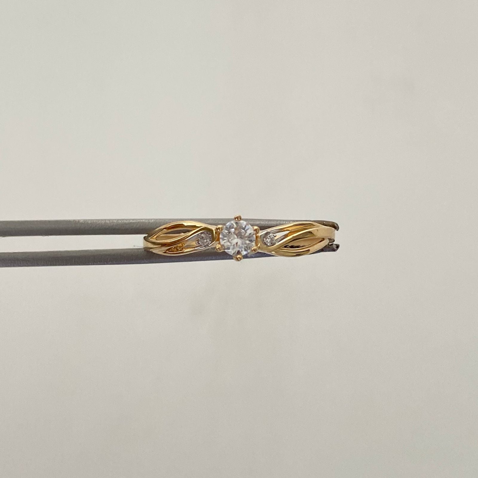 Anillo Solitario Oro amarillo 18k / Talla 8 / 1,75 Gr / 3,6 mm