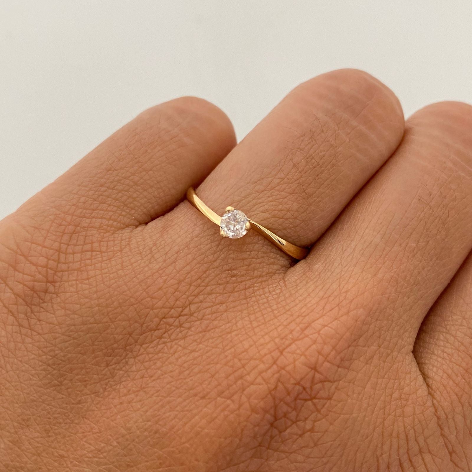Anillo Solitario Oro amarillo 18k / Talla 8 / 1,15 Gr / 2 mm