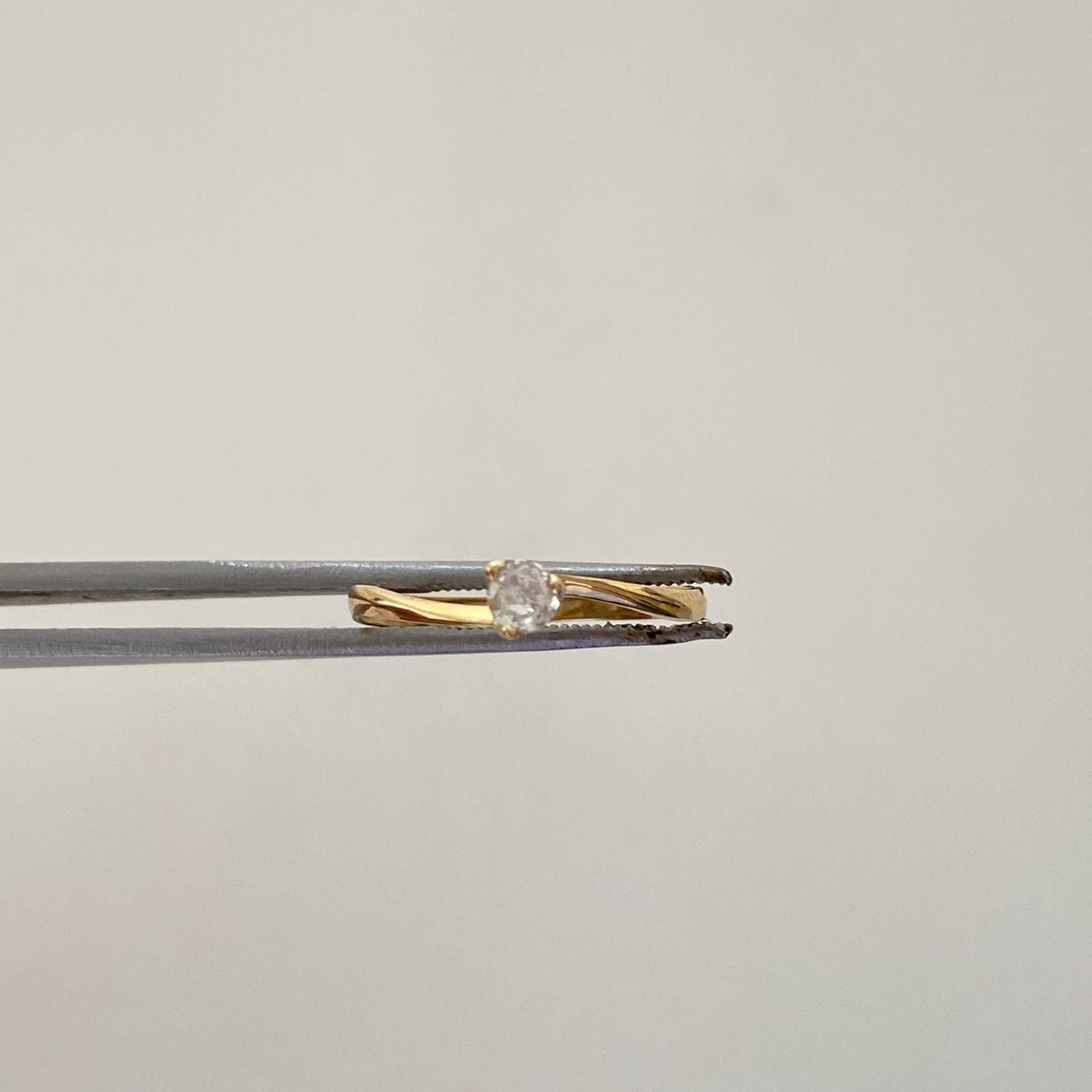 Anillo Solitario Oro amarillo 18k / Talla 8 / 1,15 Gr / 2 mm