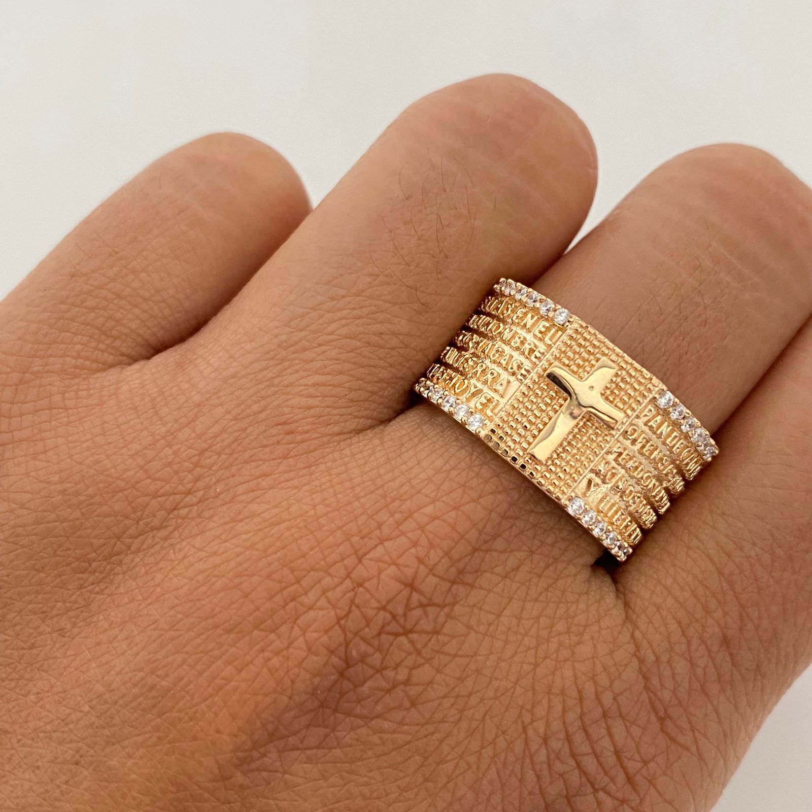 Anillo Padre Nuestro Oro amarillo 18k / Talla 10 1/2 / 9,55 Gr / 11,7 mm