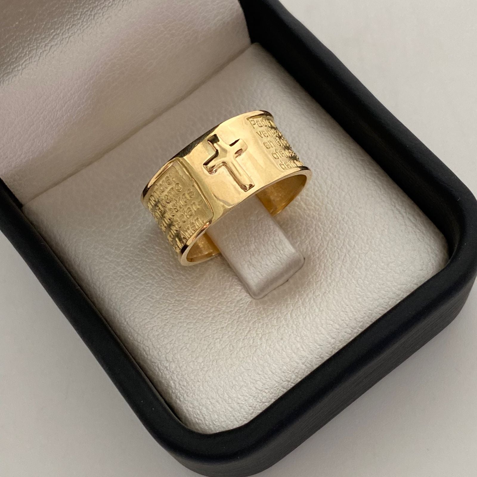 Anillo Padre Nuestro Oro amarillo 18k / Talla 10 1/2 / 4,3 Gr / 9,3 mm