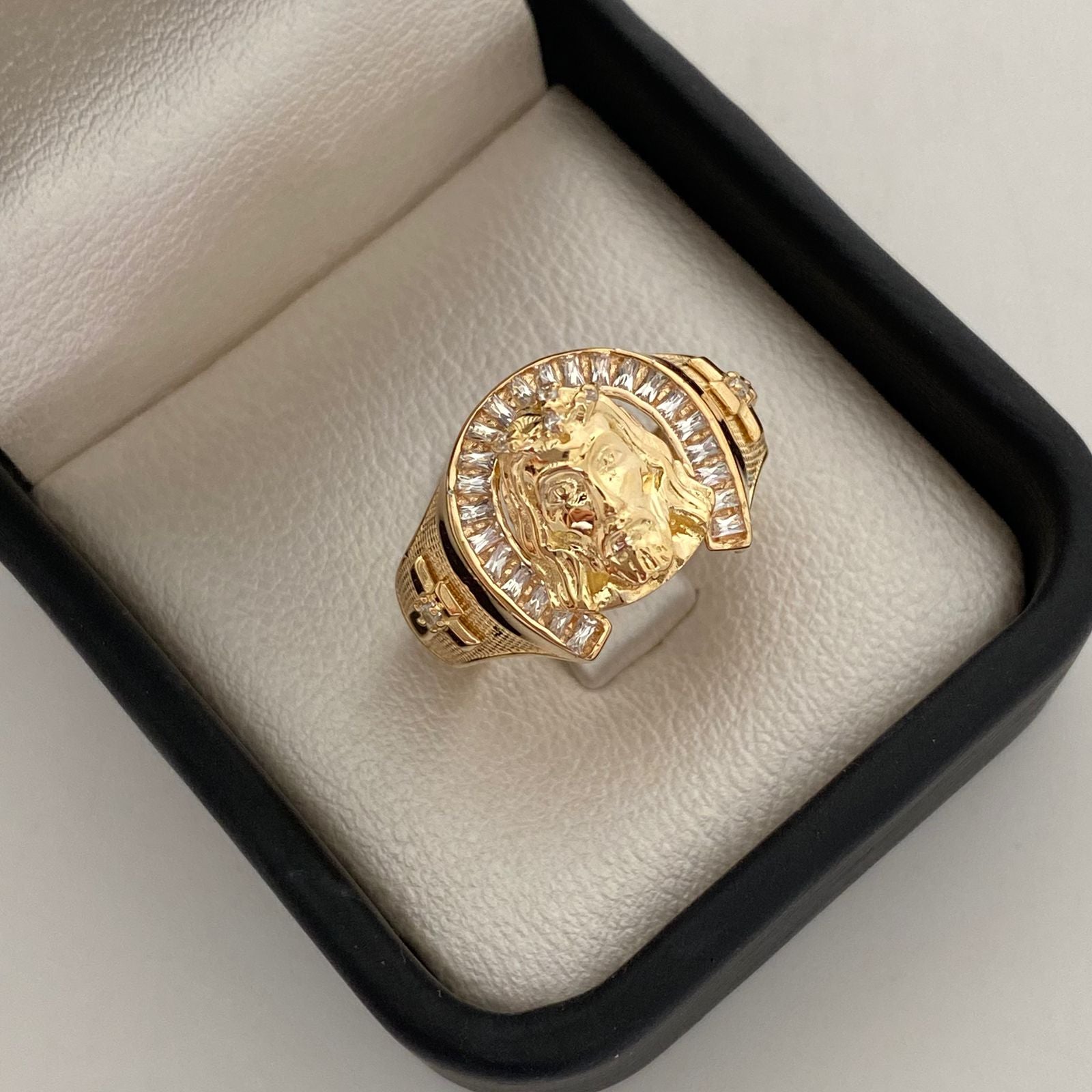 Anillo Herradura Rostro de Jesus Oro amarillo 18k / Talla 10 / 6,35 Gr / 6 mm