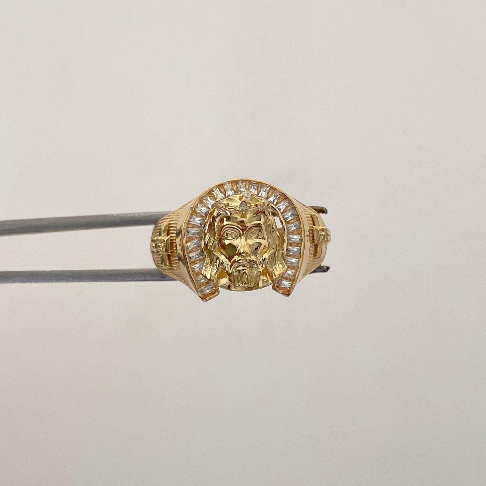 Anillo Herradura Rostro de Jesus Oro amarillo 18k / Talla 10 / 6,35 Gr / 6 mm