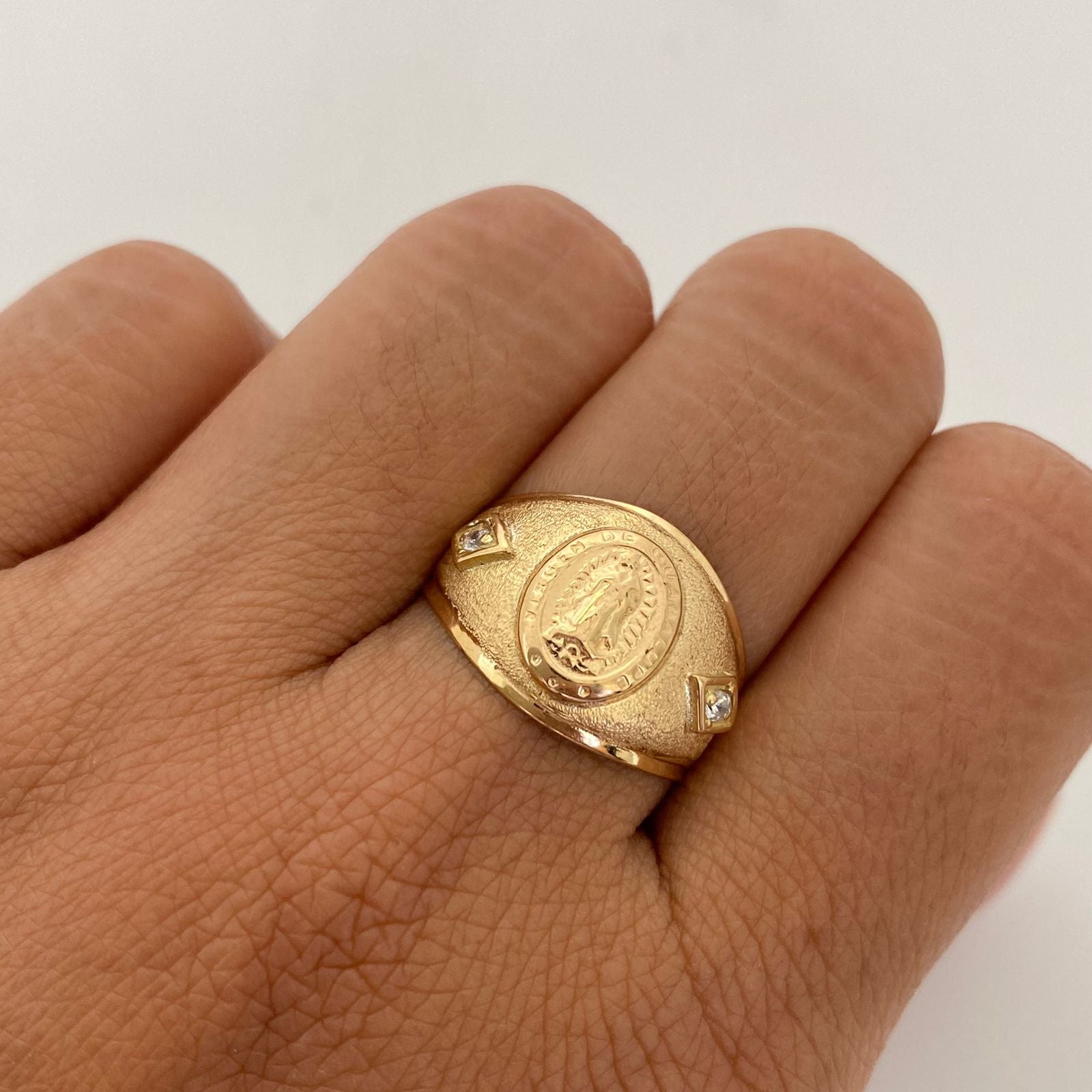 Anillo Virgen de Guadalupe Casting Oro amarillo 18k / Talla 7 1/2 / 3,05 Gr / 5,2 mm