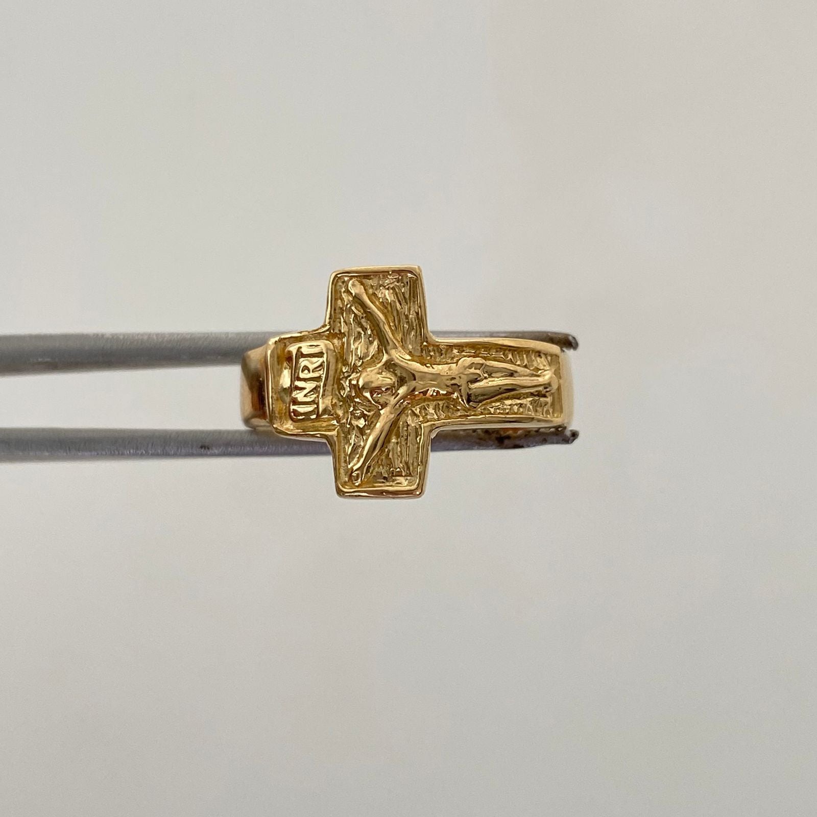 Anillo Cruz Cristo Oro amarillo 18k / Talla 7 / 3,2 Gr / 4,7 mm