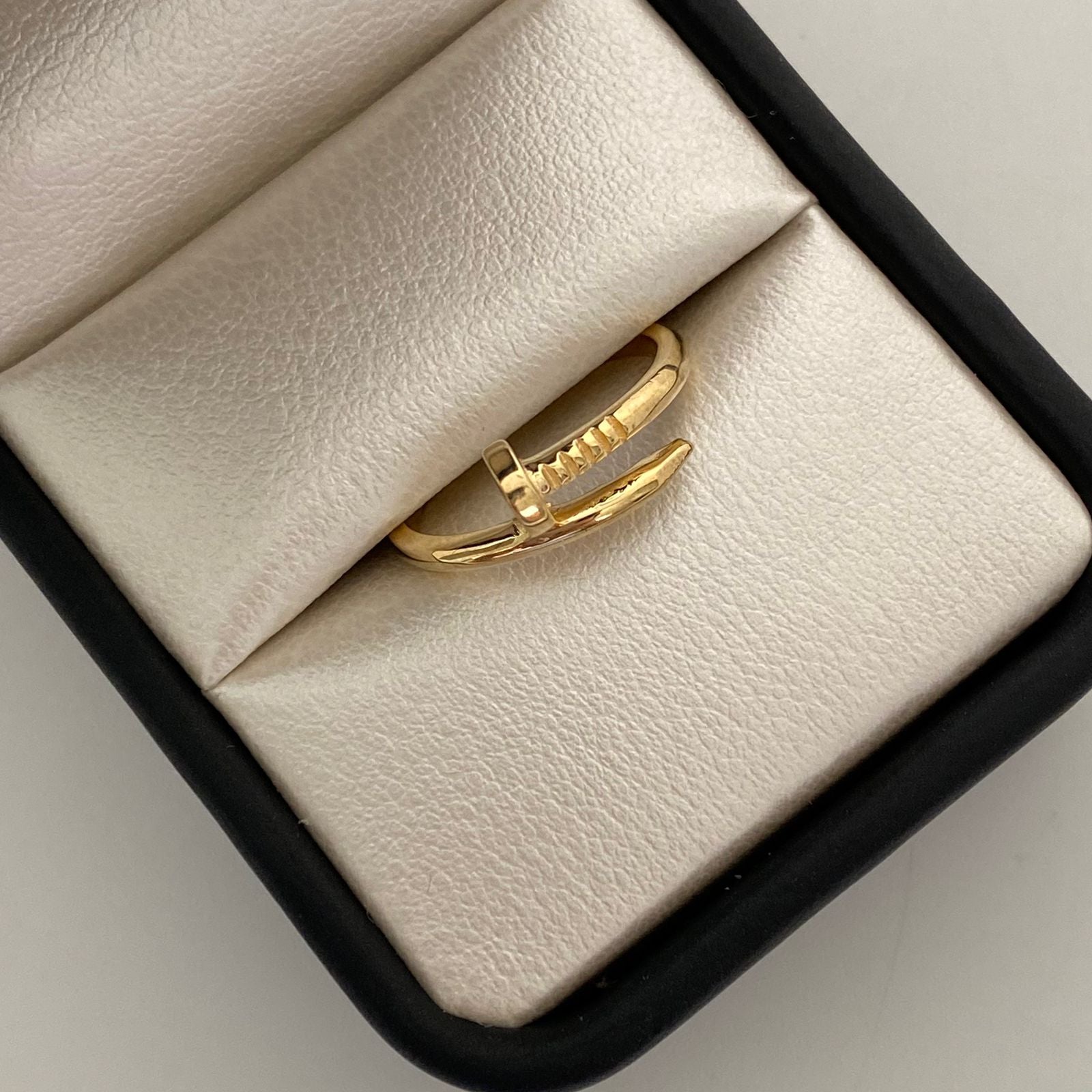 Anillo Clavo Liso Oro amarillo 18k / Talla 8 1/2 / 3,1 Gr / 2 mm