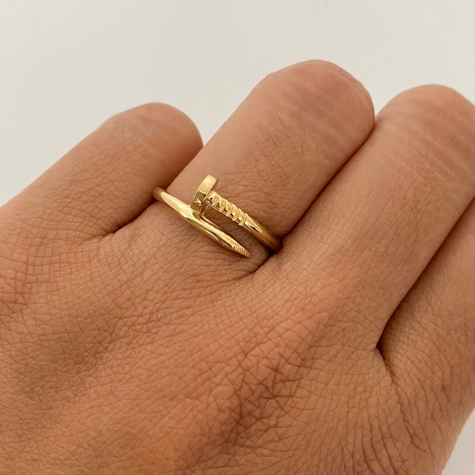 Anillo Clavo Liso Oro amarillo 18k / Talla 8 1/2 / 3,1 Gr / 2 mm