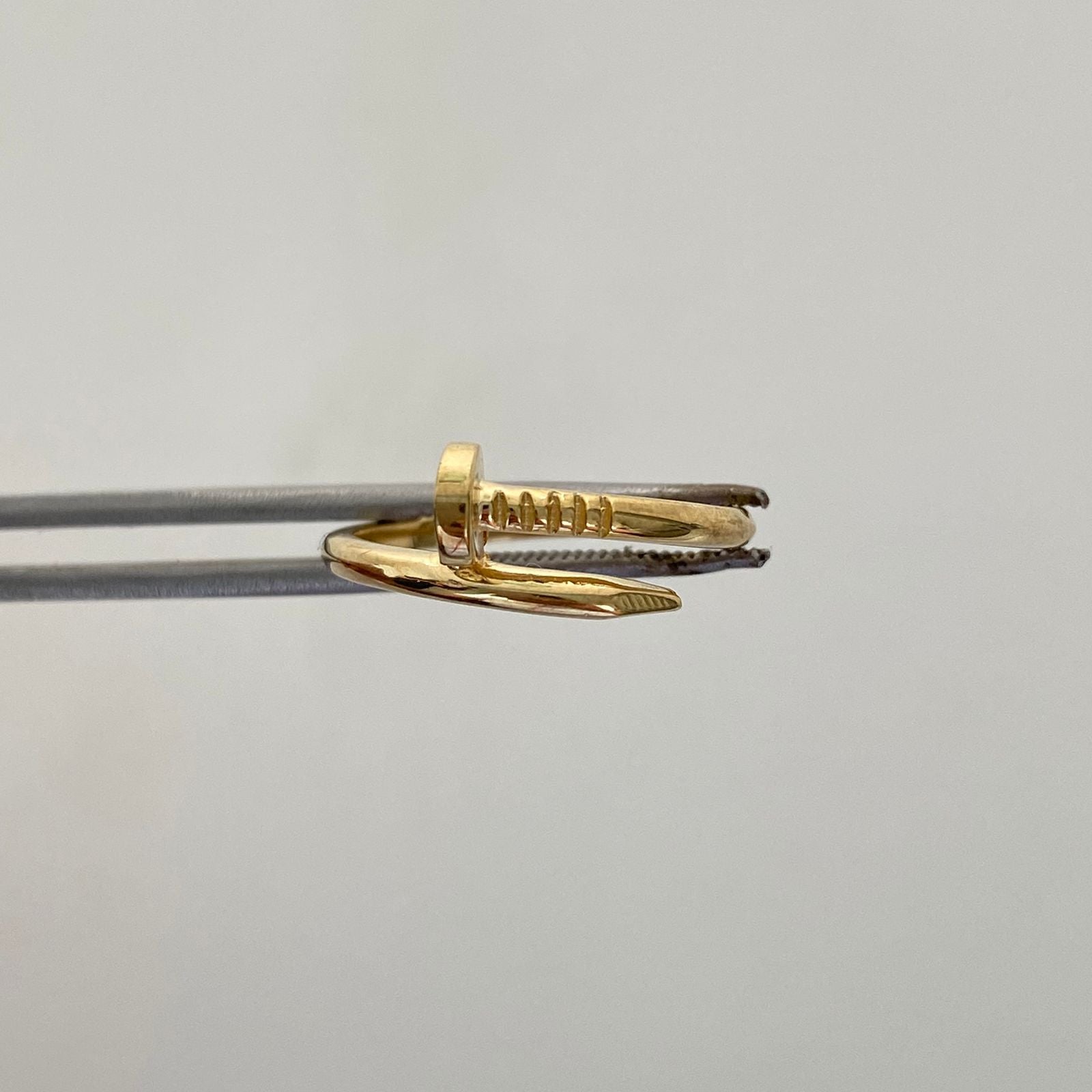 Anillo Clavo Liso Oro amarillo 18k / Talla 8 1/2 / 3,1 Gr / 2 mm