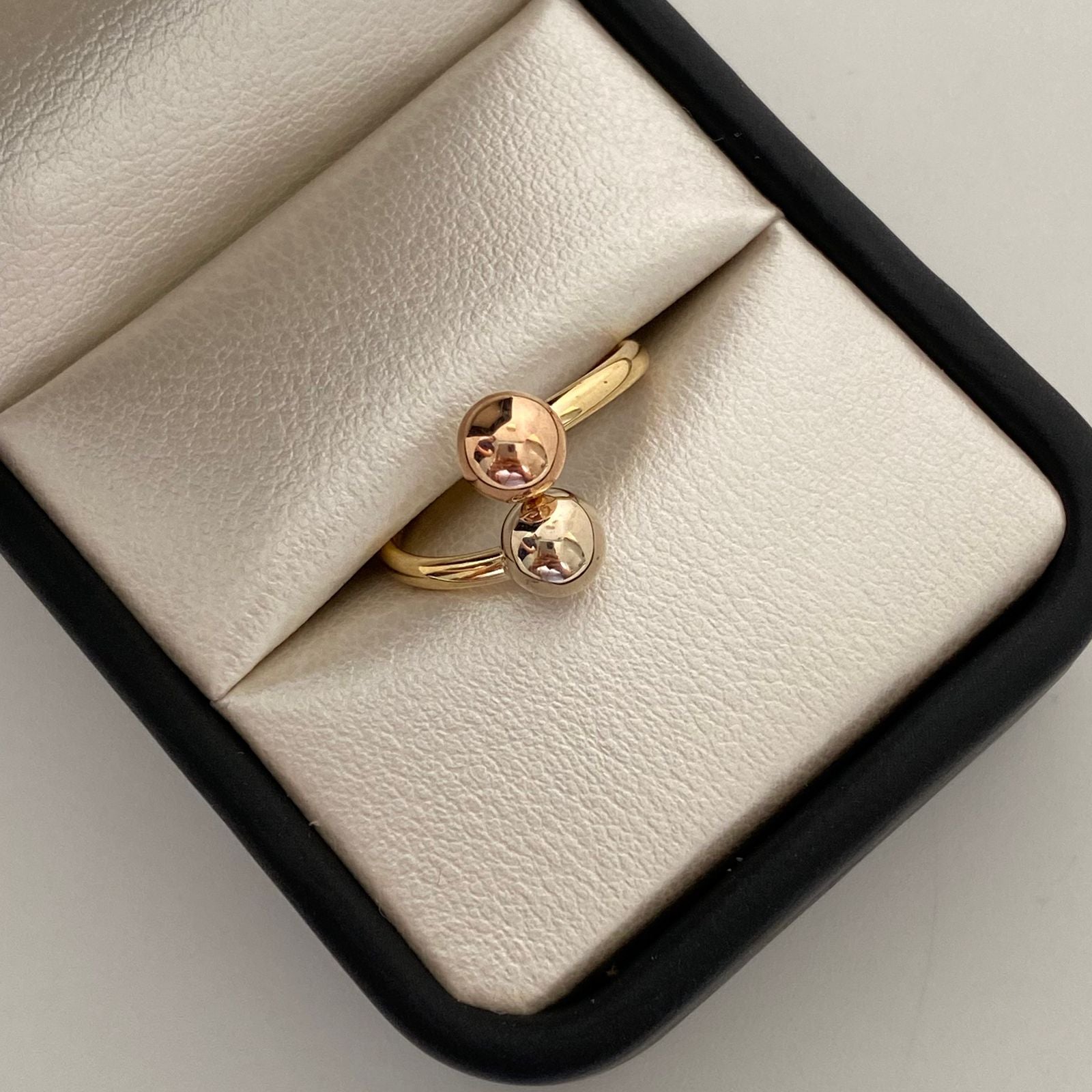 Anillo Tu y yo Tres oros 18k / Talla 8 / 1,25 Gr / 1,9 mm