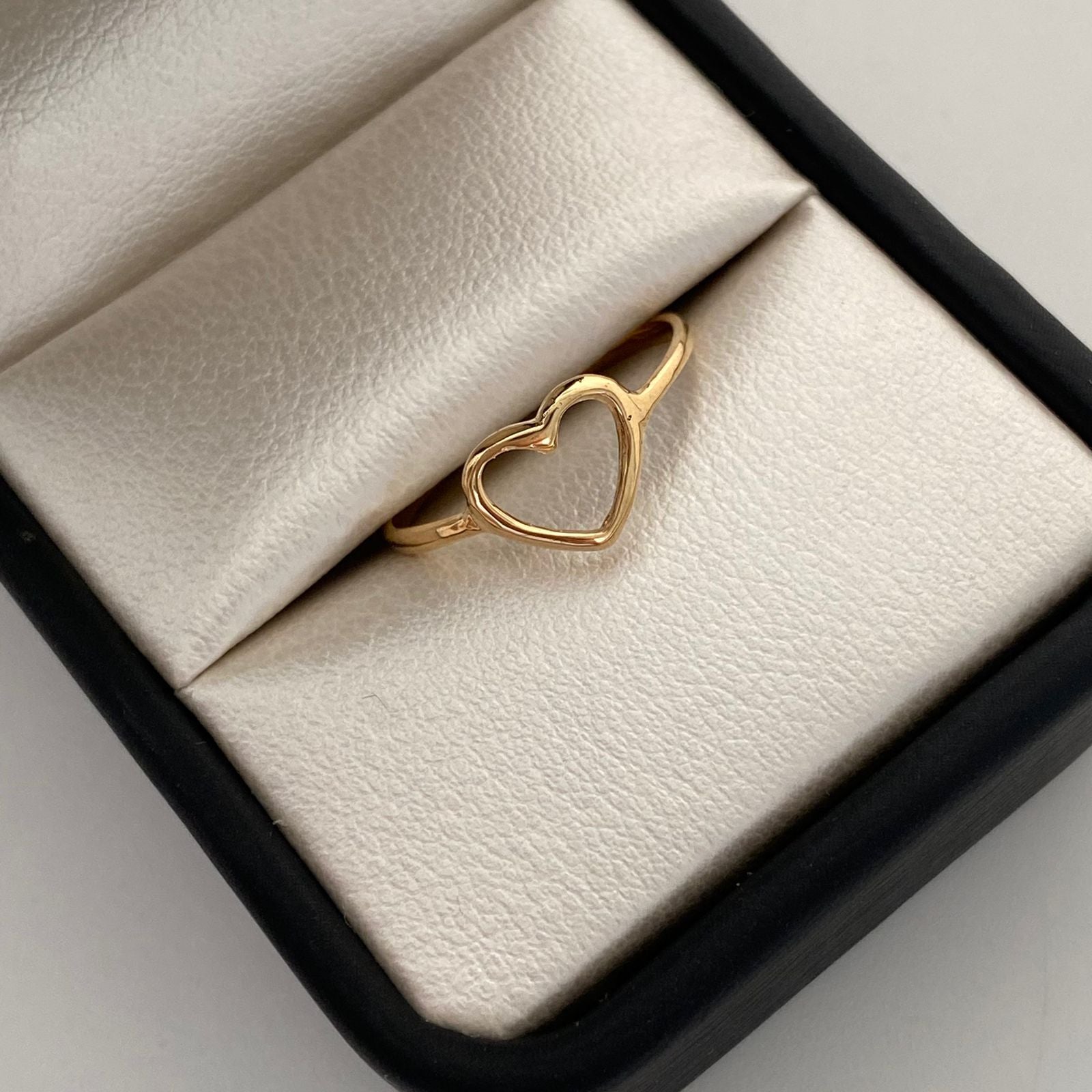 Anillo Corazon Silueta Oro amarillo 18k / Talla 8 / 1,25 Gr / 1,4 mm