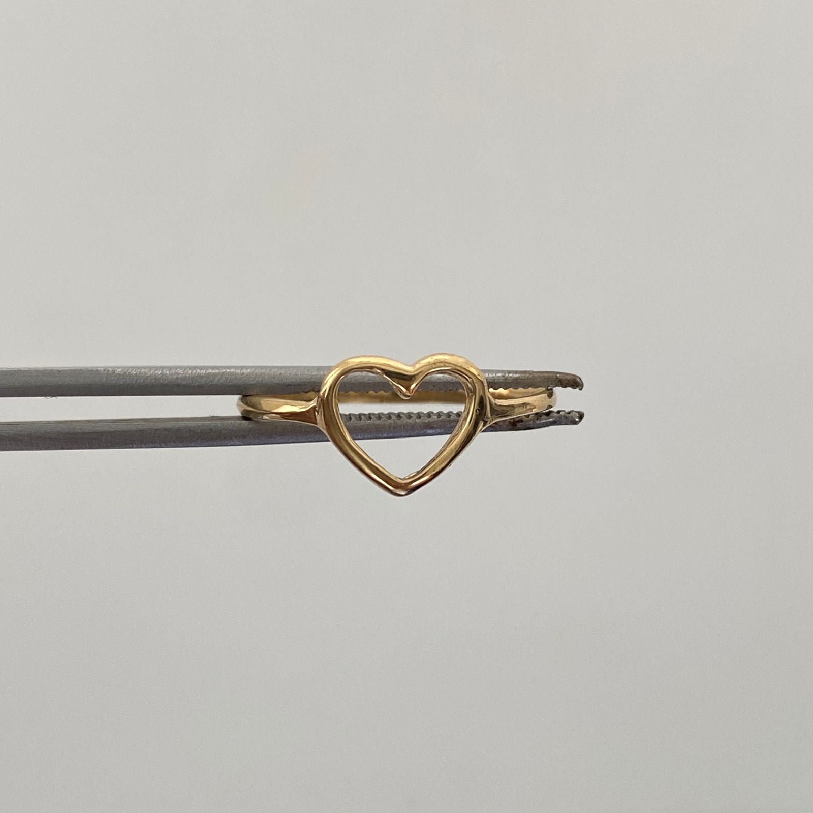 Anillo Corazon Silueta Oro amarillo 18k / Talla 8 / 1,25 Gr / 1,4 mm