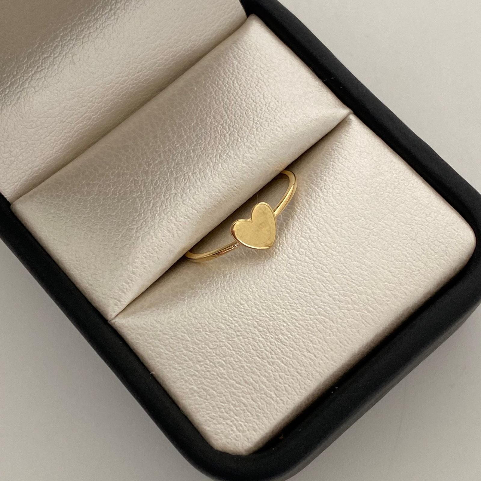 Anillo Corazon Liso Oro amarillo 18k / Talla 6 / 0,85 Gr / 1 mm