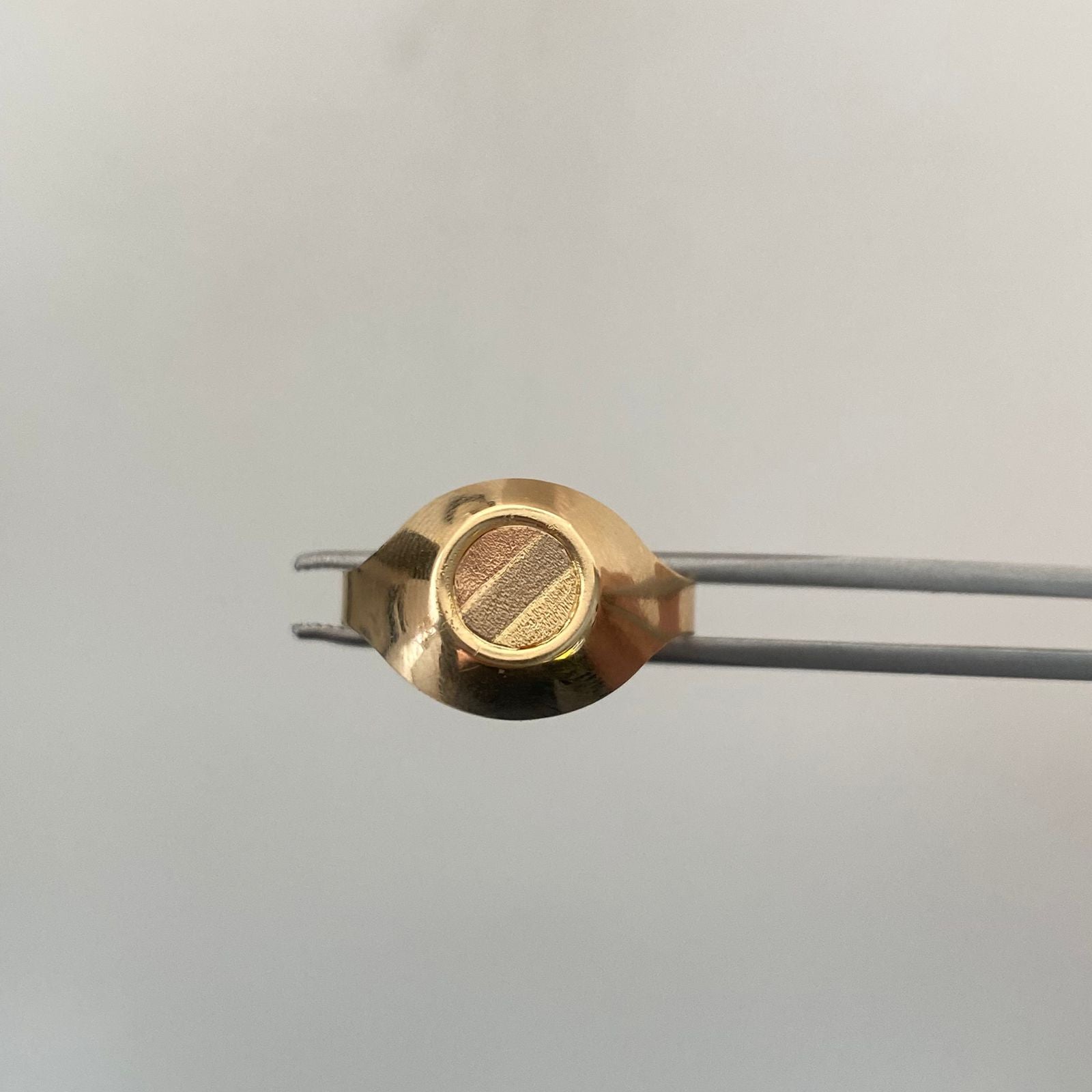Anillo Mate redondo pequeño Tres oros 18k / Talla 8 / 1,85 Gr / 3,1 mm