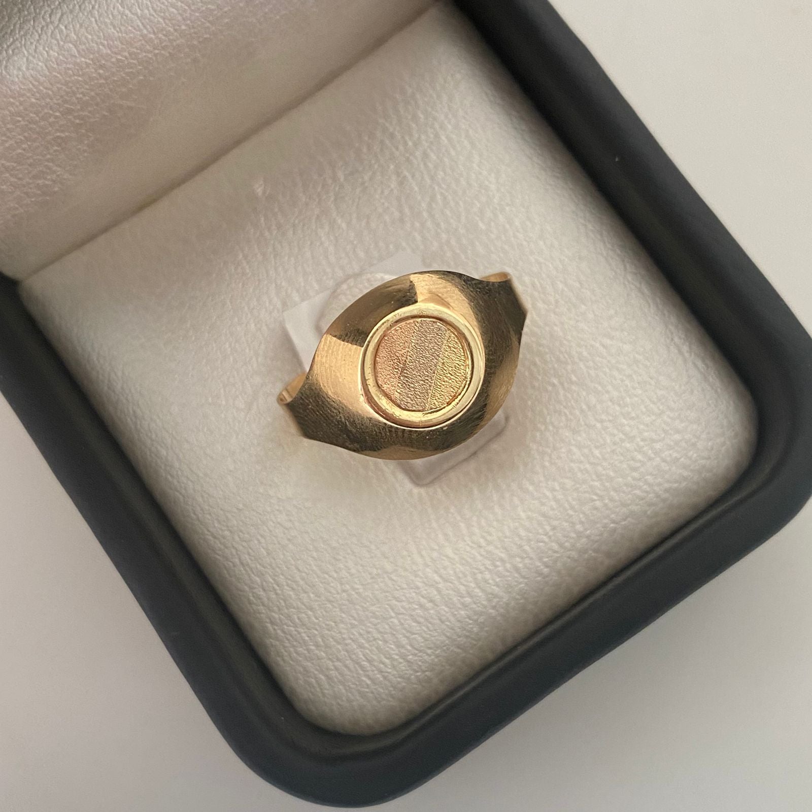 Anillo Mate redondo pequeño Tres oros 18k / Talla 8 / 1,85 Gr / 3,1 mm