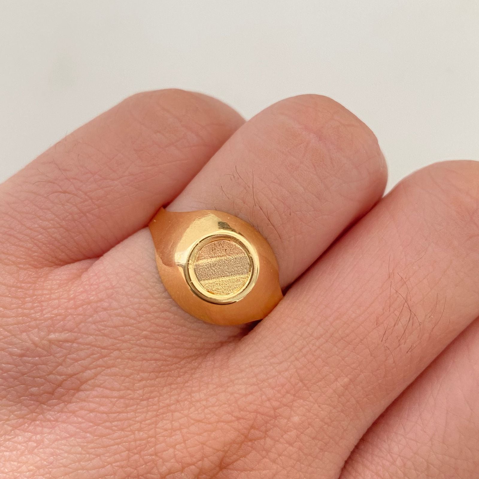 Anillo Mate redondo pequeño Tres oros 18k / Talla 8 / 1,85 Gr / 3,1 mm