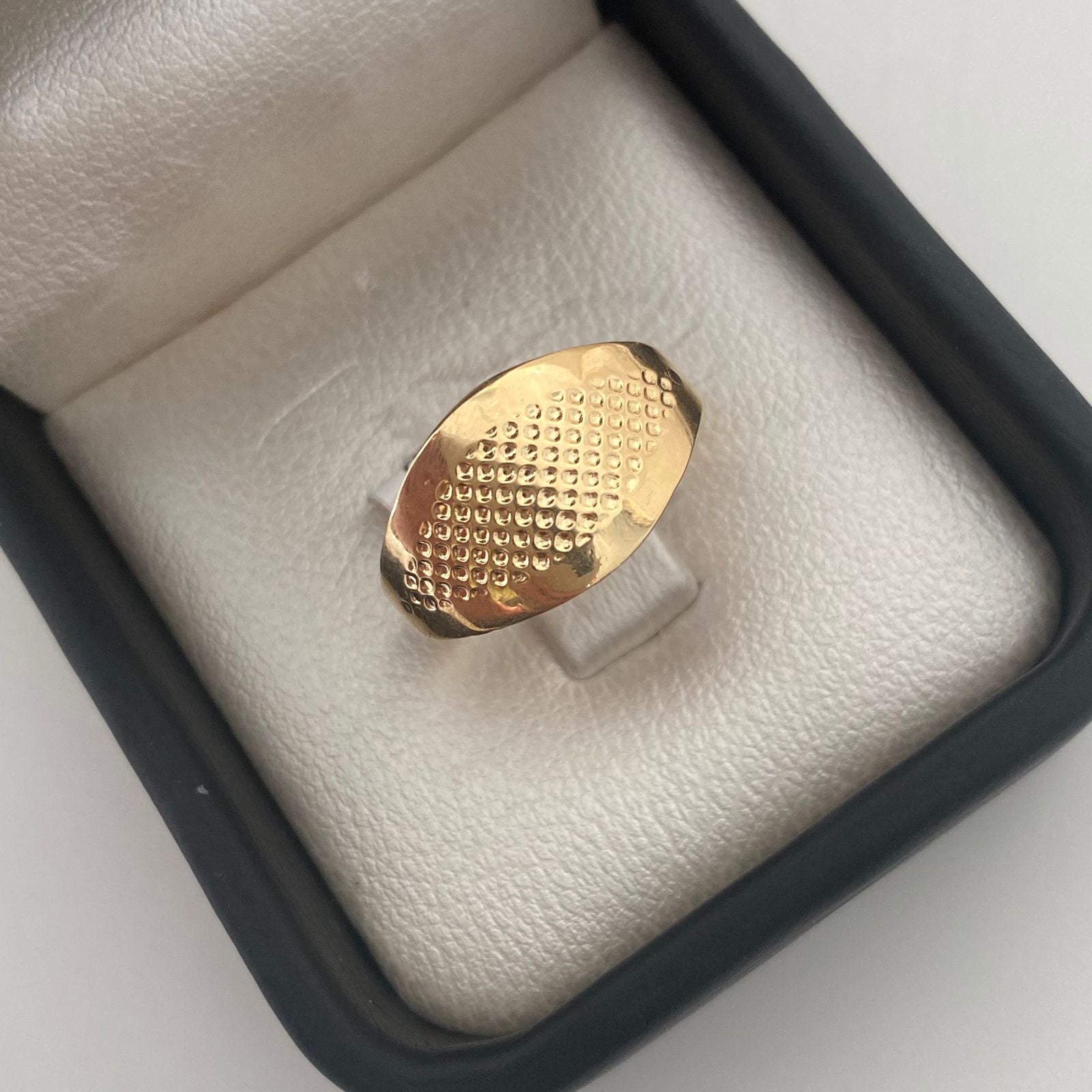 Anillo Troquel Puntos Oro amarillo 18k / Talla 8 / 1,4 Gr / 3 mm