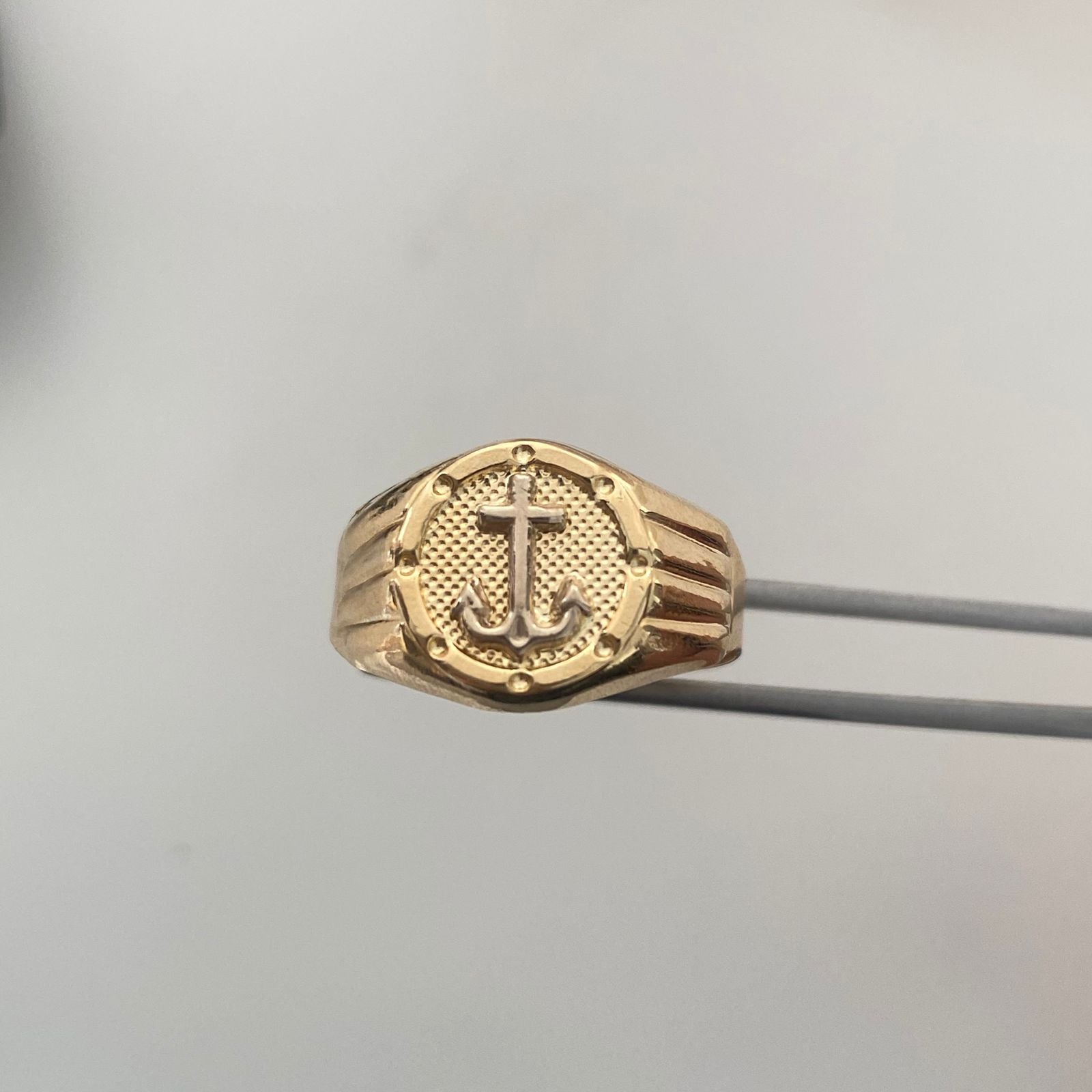 Anillo Troquel Ancla Oro amarillo y Oro blanco 18k / Talla 11 / 3,15 Gr / 4,1 mm